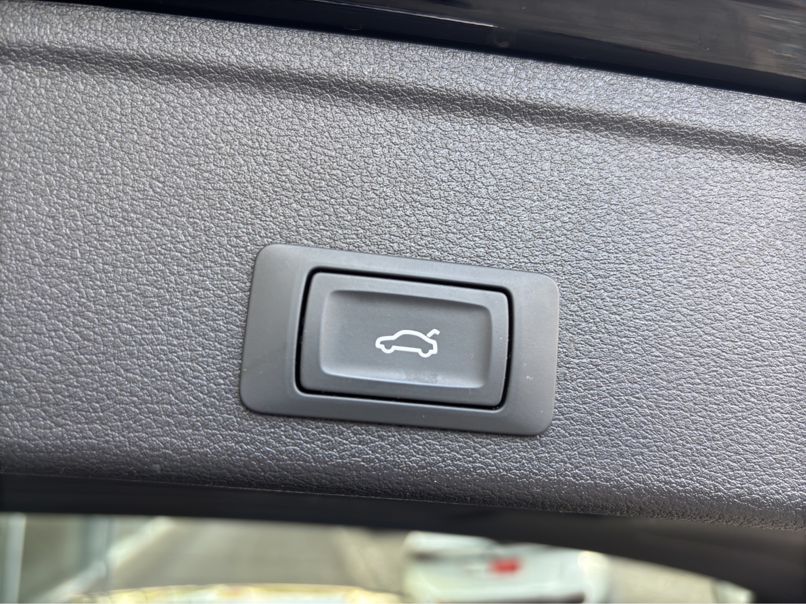 AUDI A4 Avant 40 TDI S line Competition Black quattro S-tronic mit 5 Jahre Werksgarantie max. 100'000km-image-8
