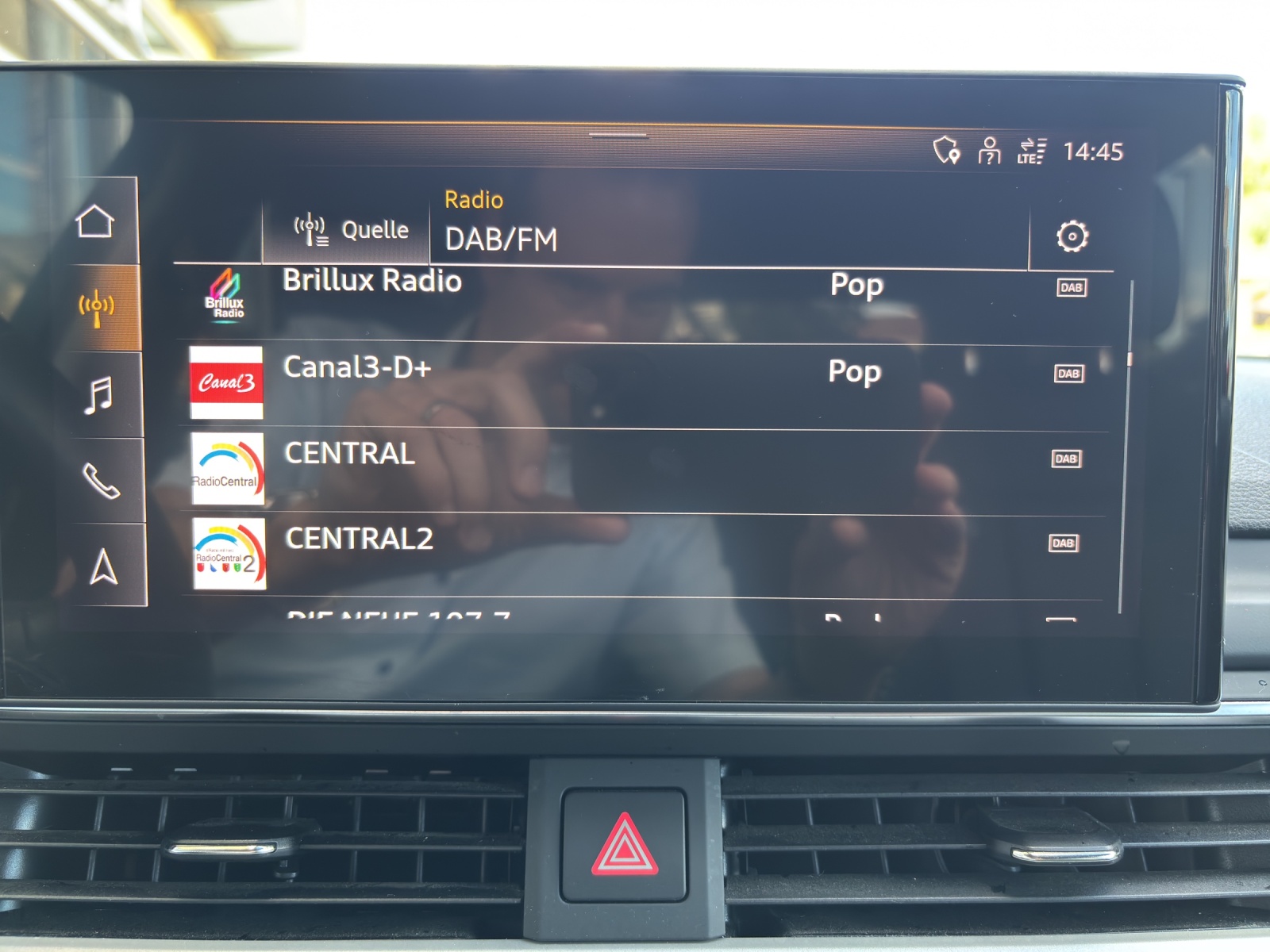 AUDI A4 Avant 40 TDI S line Competition Black quattro S-tronic mit 5 Jahre Werksgarantie max. 100'000km-image-19