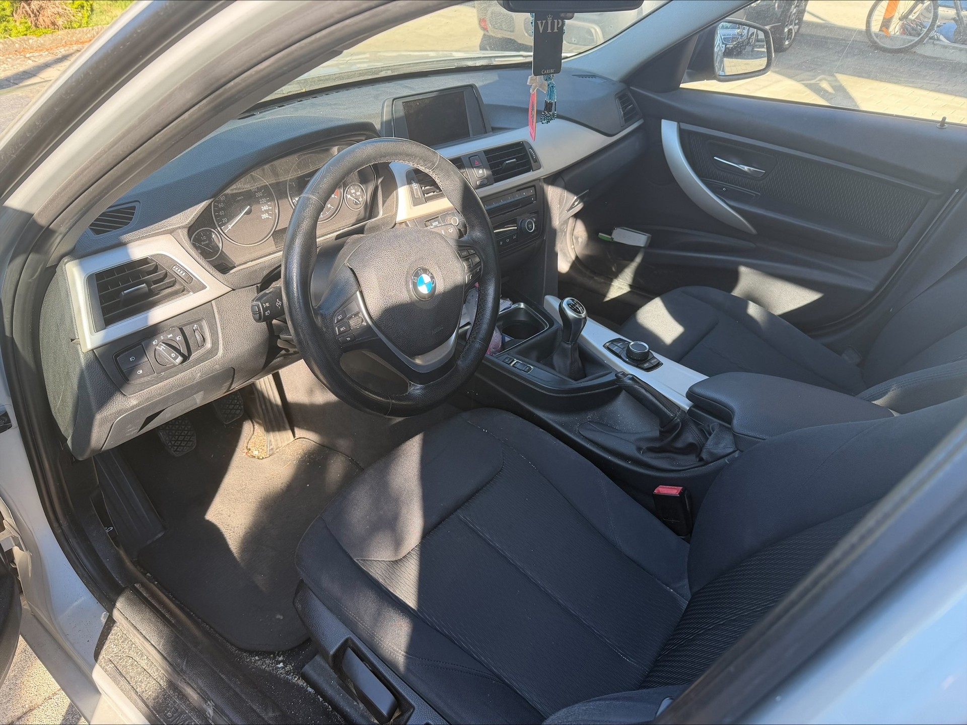 BMW 318d xDrive Touring-image-4