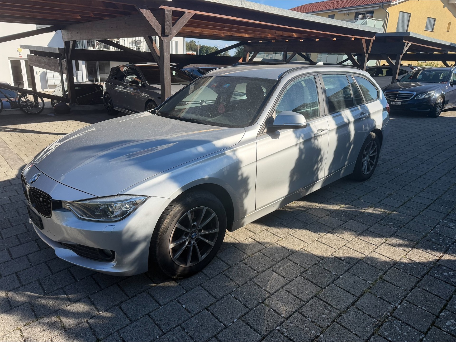 BMW 318d xDrive Touring-image-1