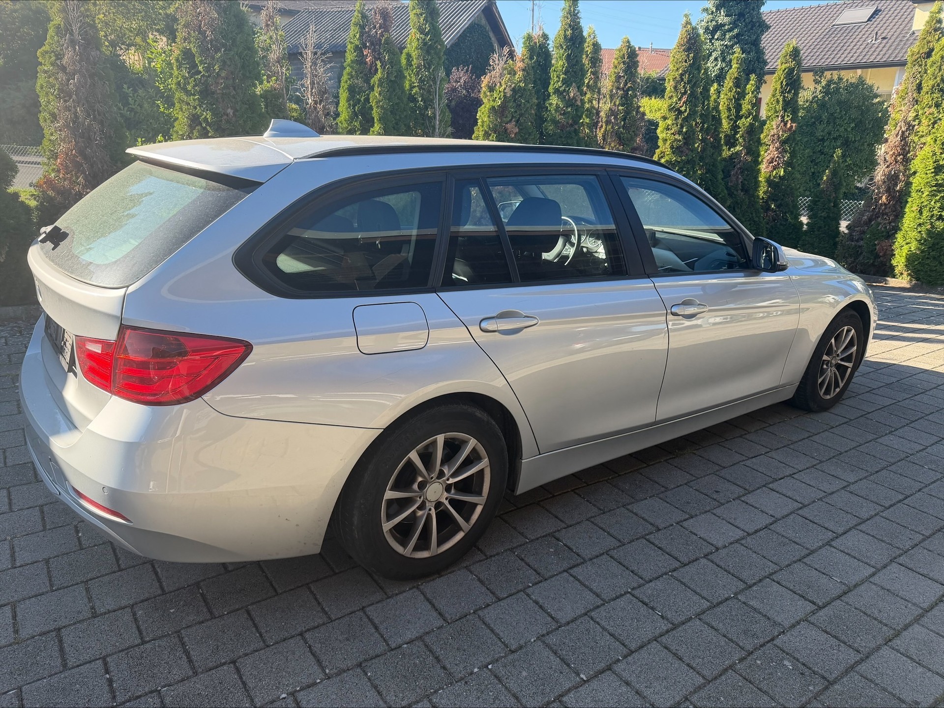 BMW 318d xDrive Touring-image-3