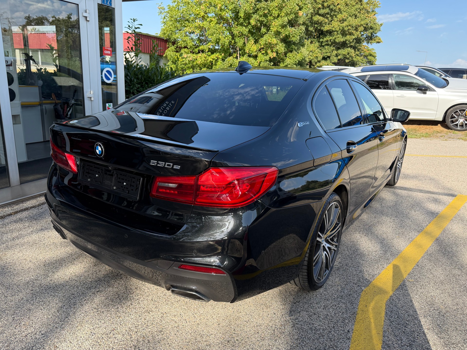 BMW 530e iPerformance Steptronic M Sport-image-2