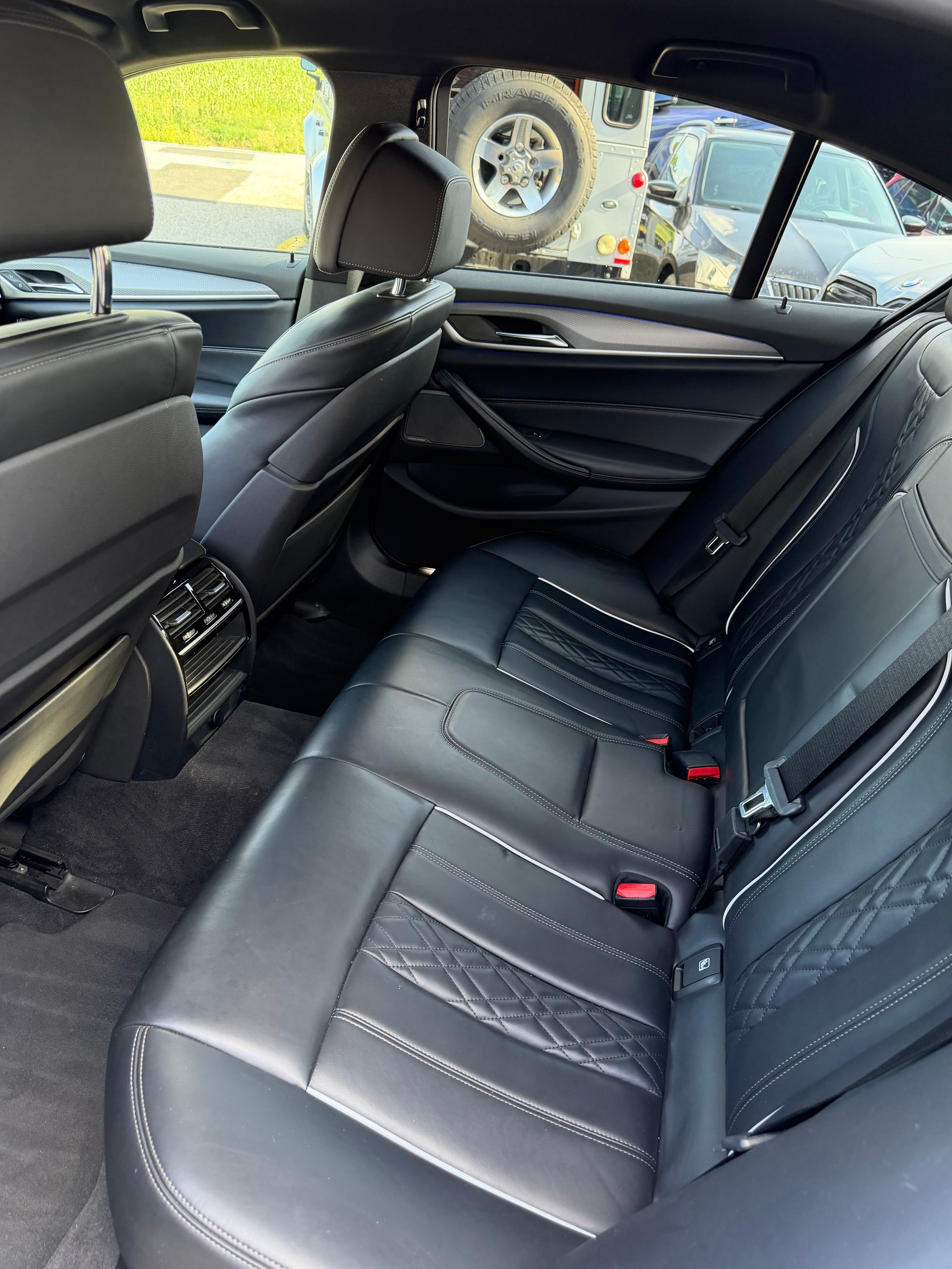BMW 530e iPerformance Steptronic M Sport-image-3