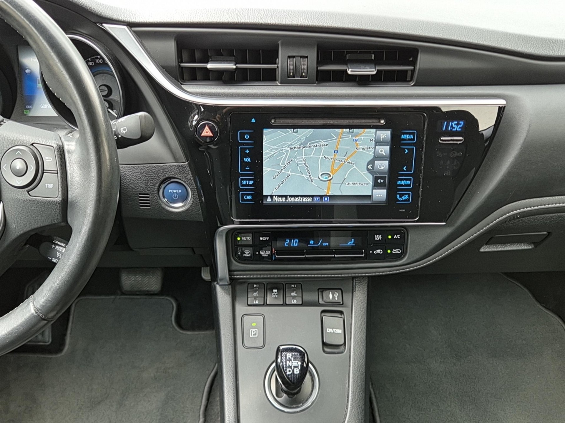 TOYOTA Auris 1.8 HSD Trend-image-12