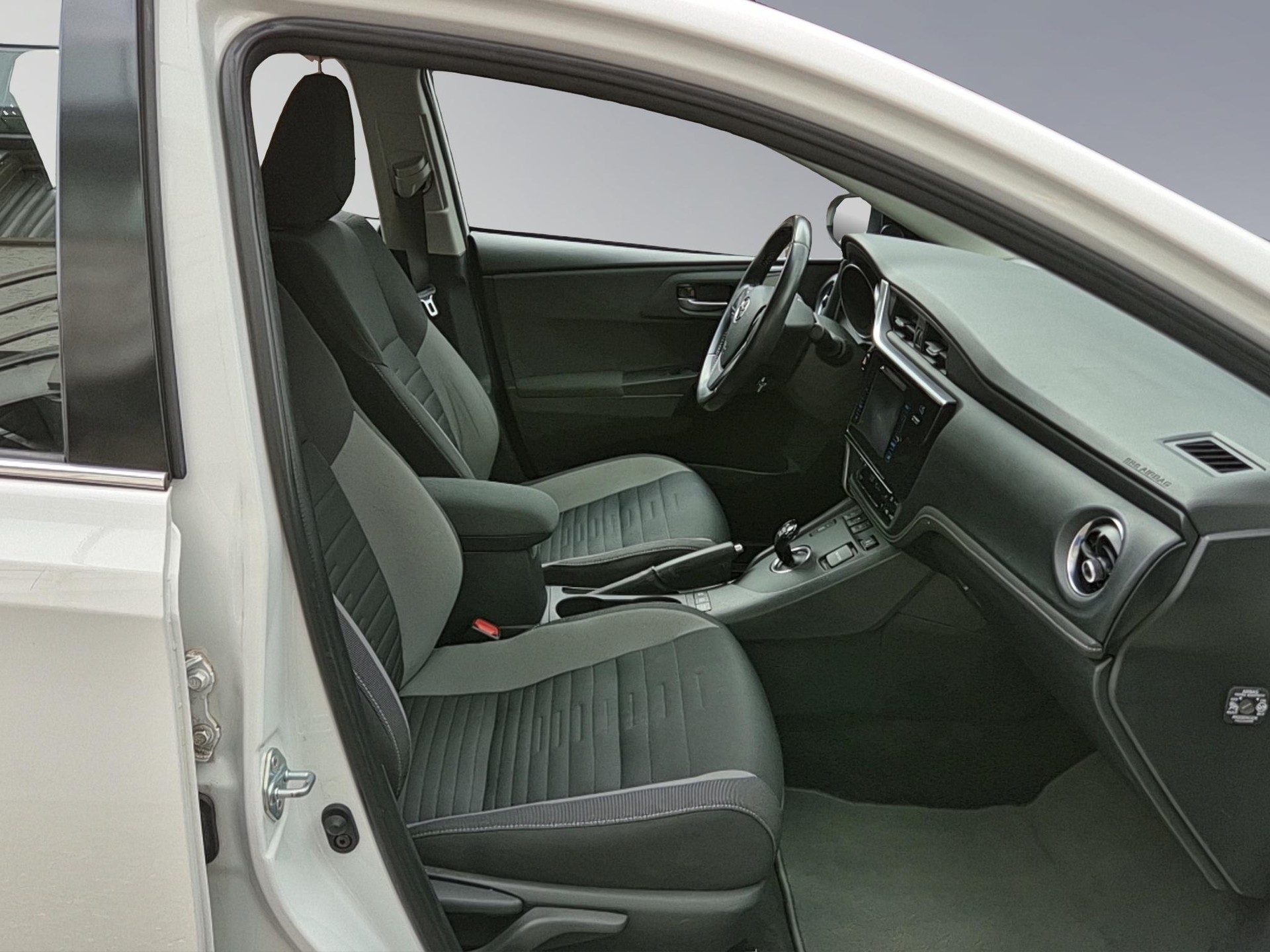 TOYOTA Auris 1.8 HSD Trend-image-14