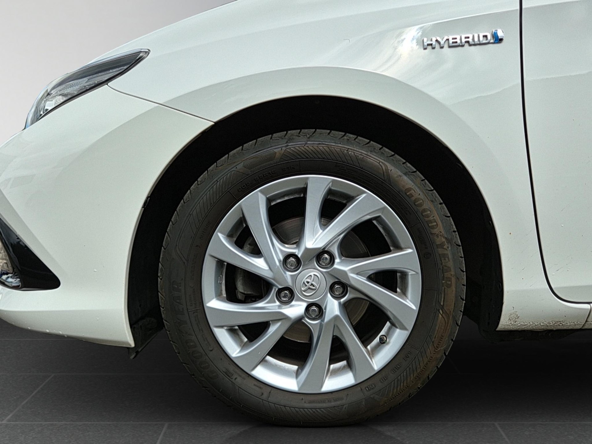 TOYOTA Auris 1.8 HSD Trend-image-18
