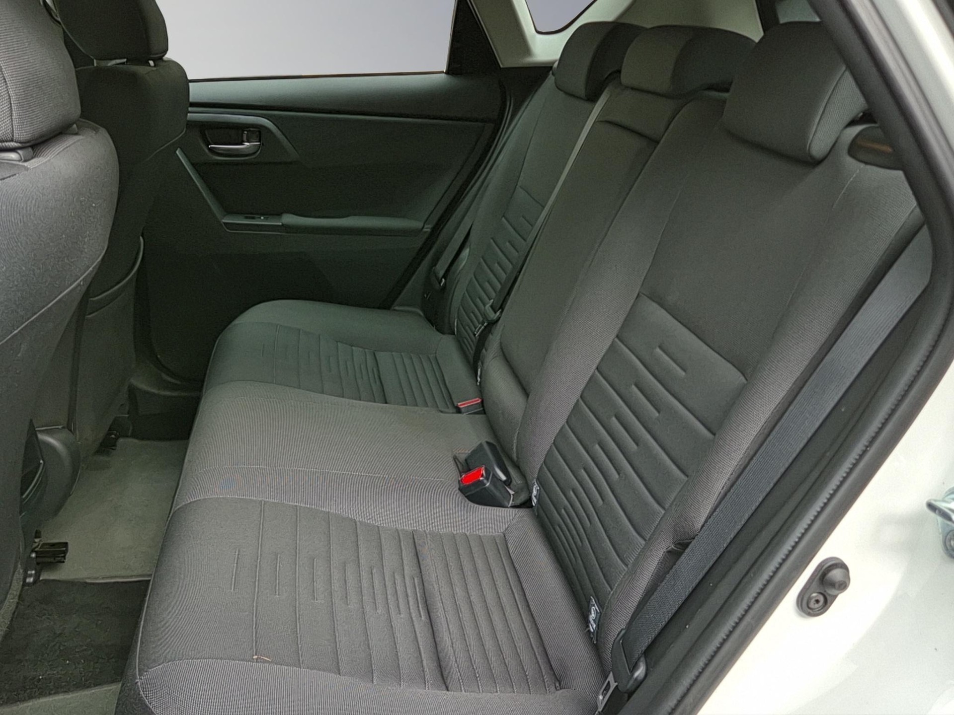 TOYOTA Auris 1.8 HSD Trend-image-16