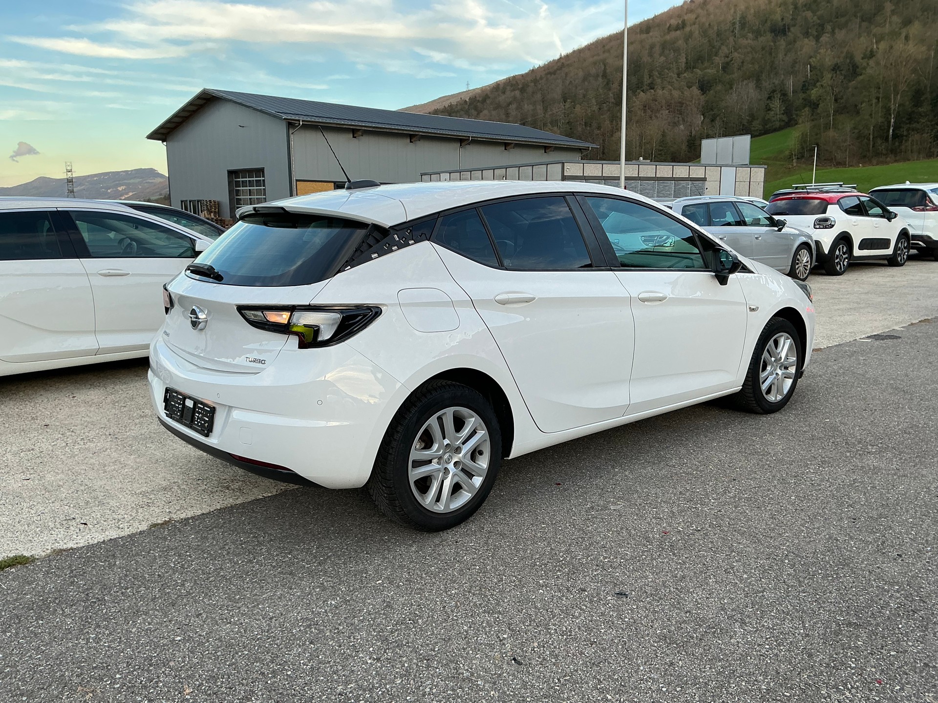 OPEL Astra 1.4i Turbo Dynamic Automatic-image-2