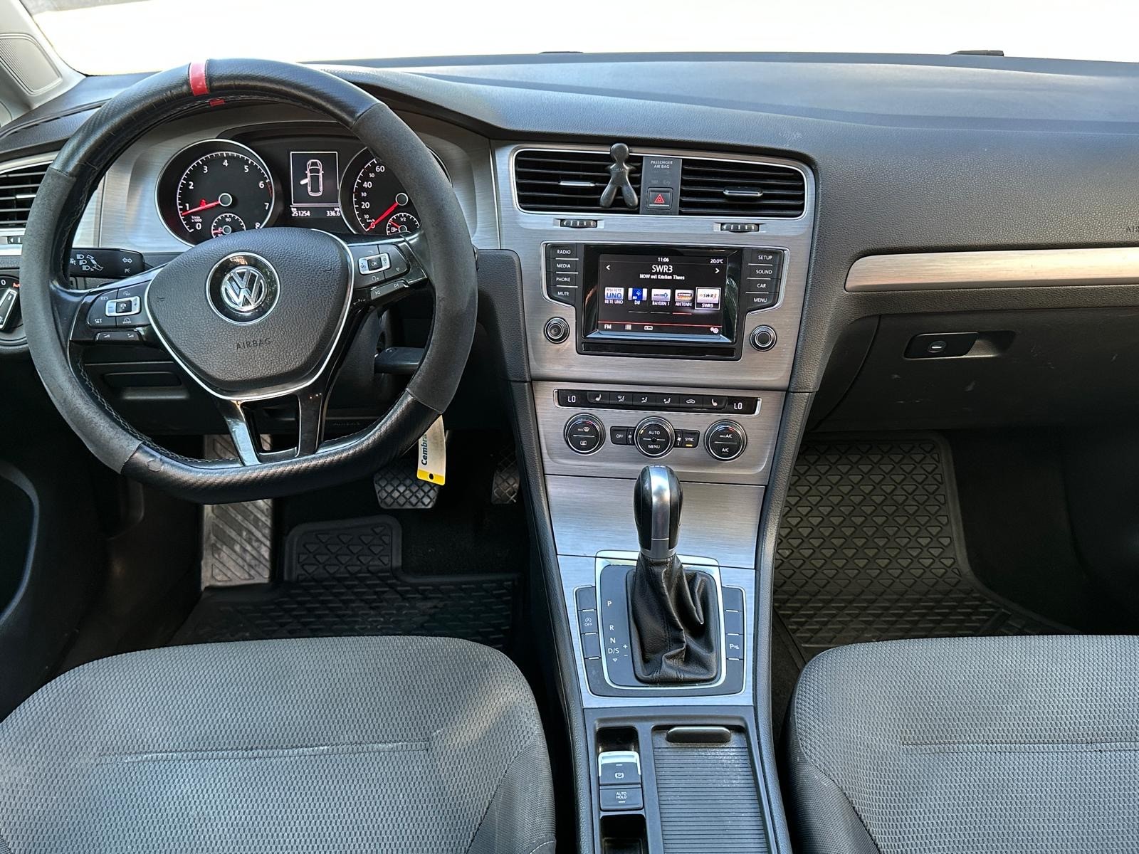VW Golf Variant 1.4 TSI Comfortline DSG-image-6