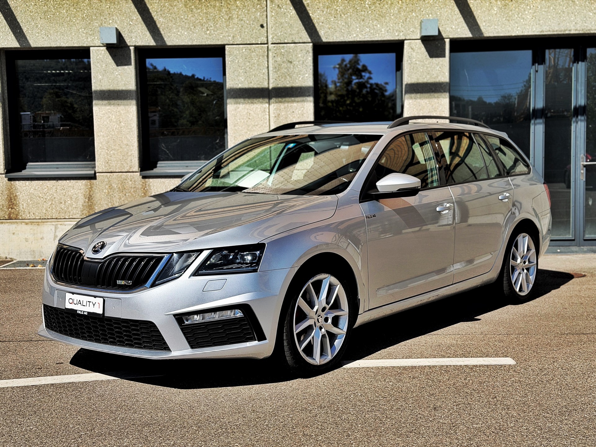 SKODA Octavia Combi 2.0 TDI RS 4x4 DSG-image-0