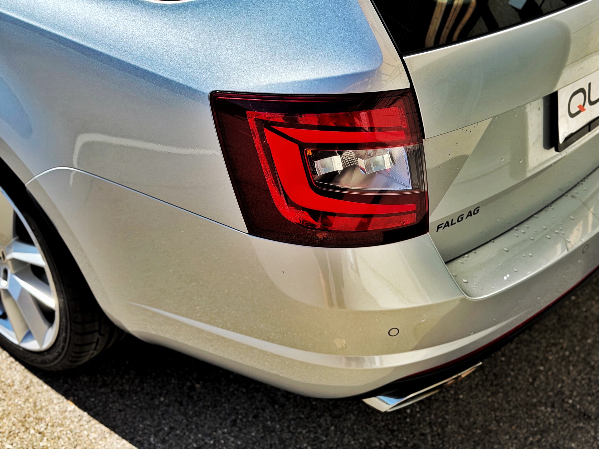 SKODA Octavia Combi 2.0 TDI RS 4x4 DSG-image-10