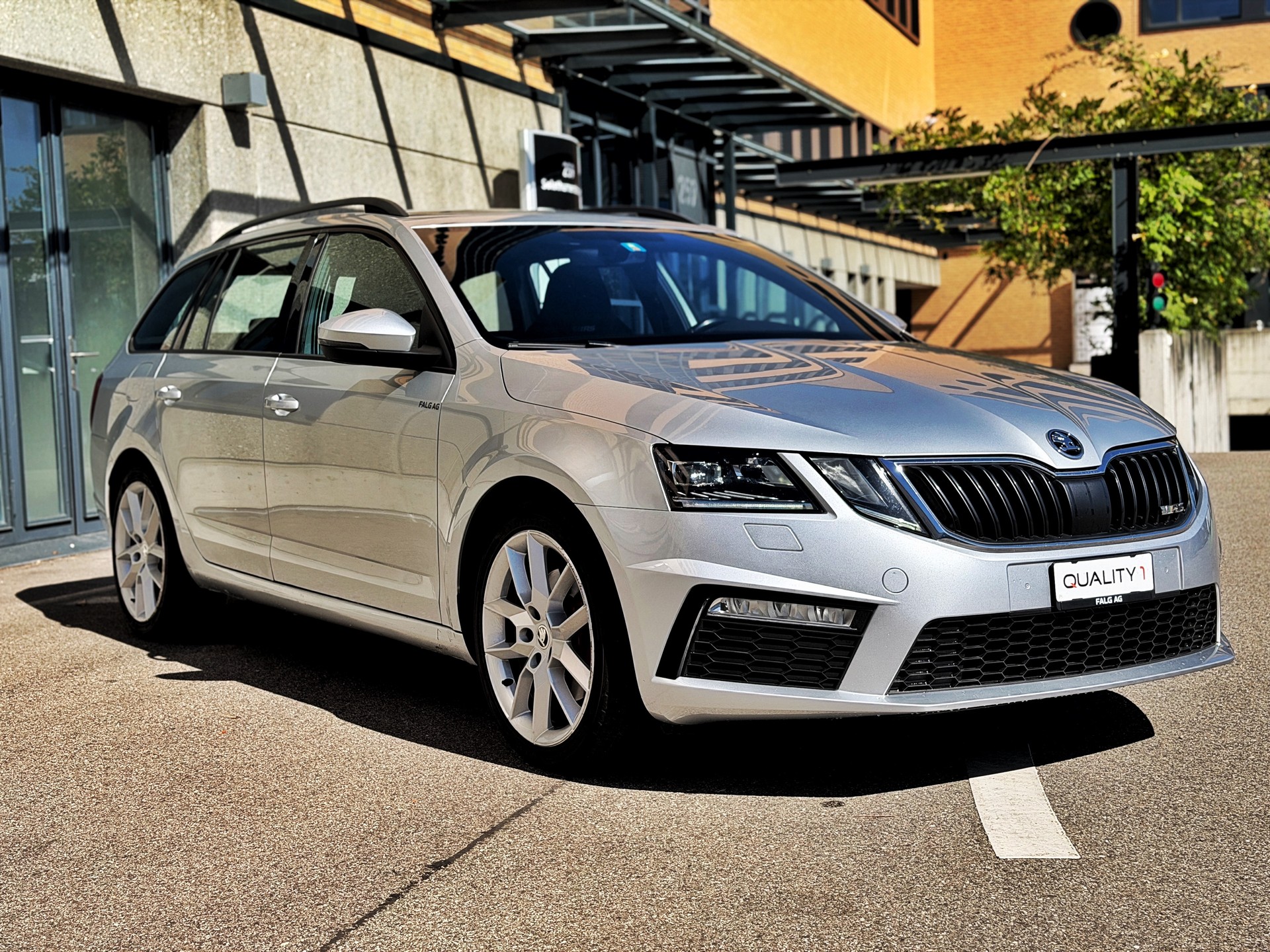 SKODA Octavia Combi 2.0 TDI RS 4x4 DSG-image-3