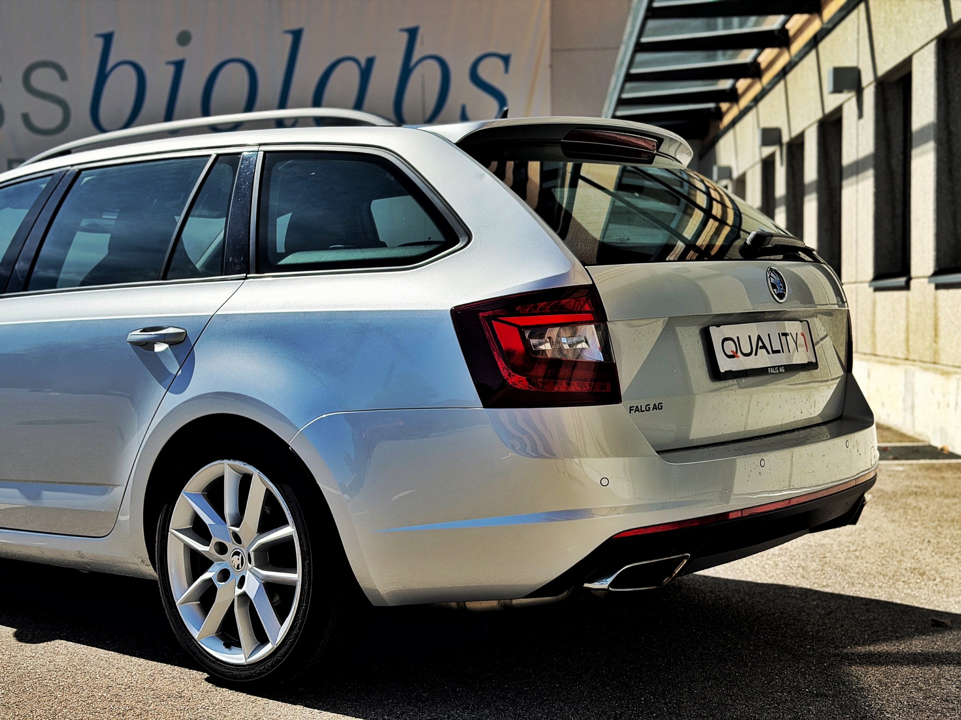 SKODA Octavia Combi 2.0 TDI RS 4x4 DSG-image-9