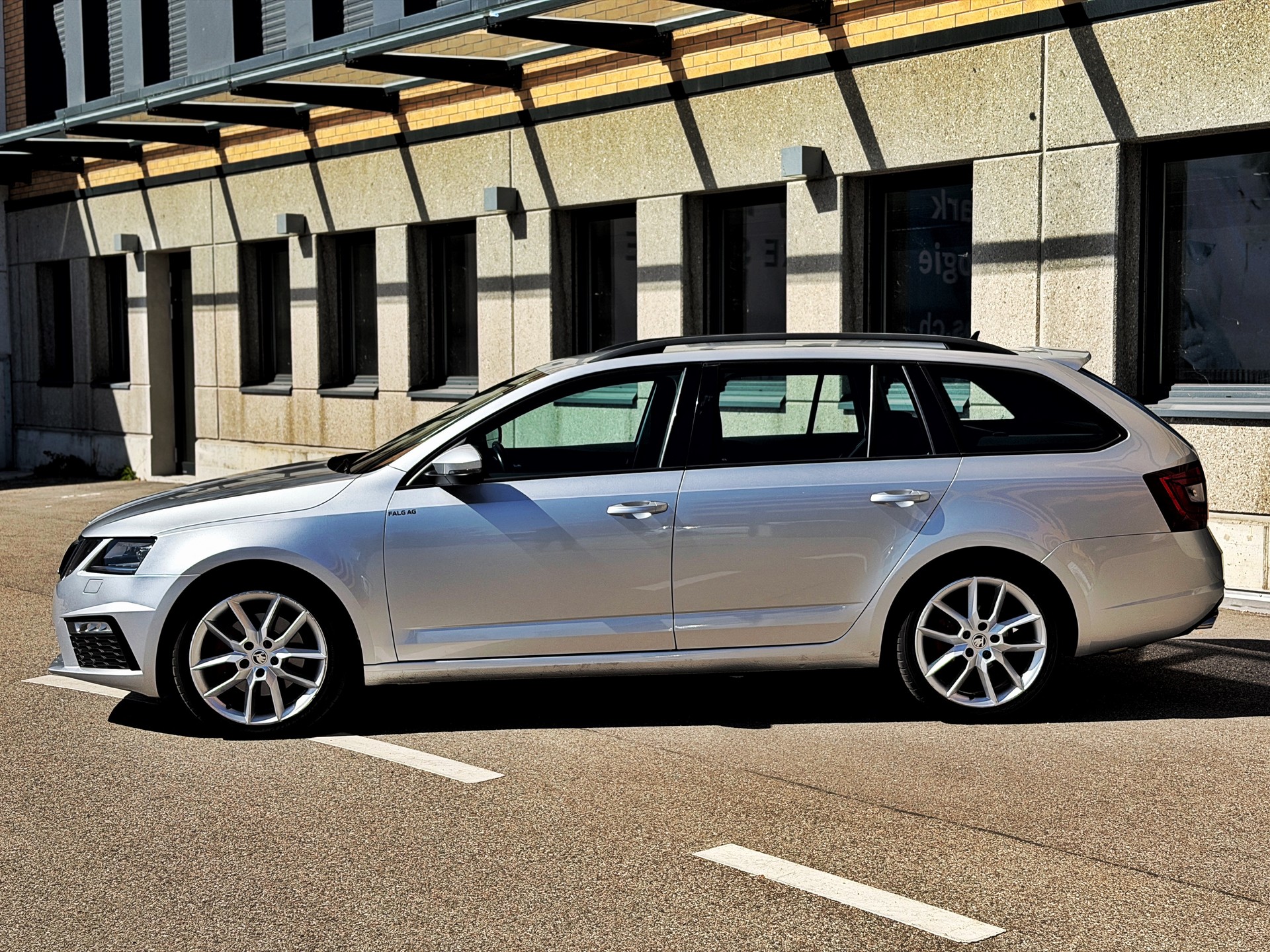 SKODA Octavia Combi 2.0 TDI RS 4x4 DSG-image-1