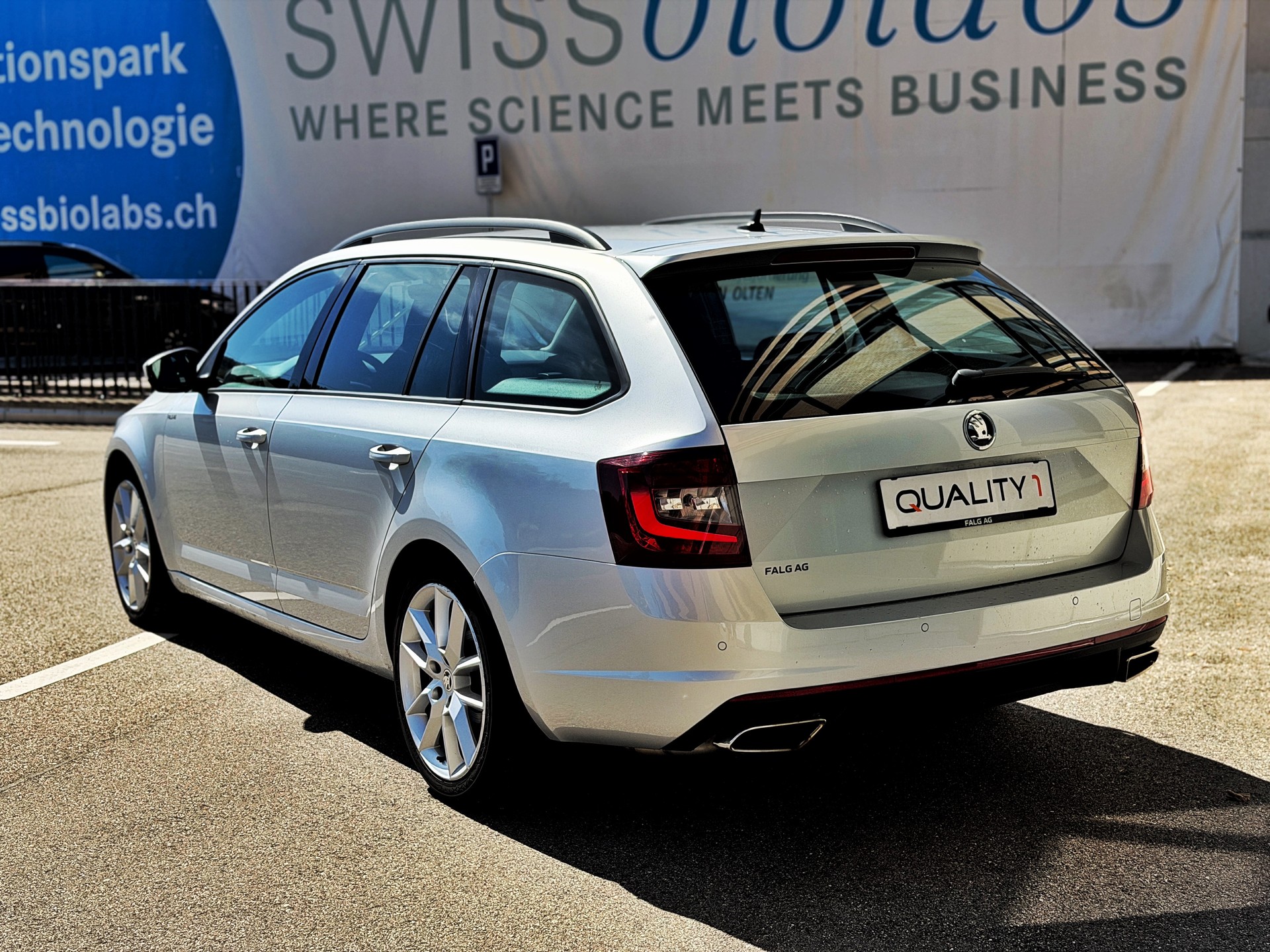 SKODA Octavia Combi 2.0 TDI RS 4x4 DSG-image-2