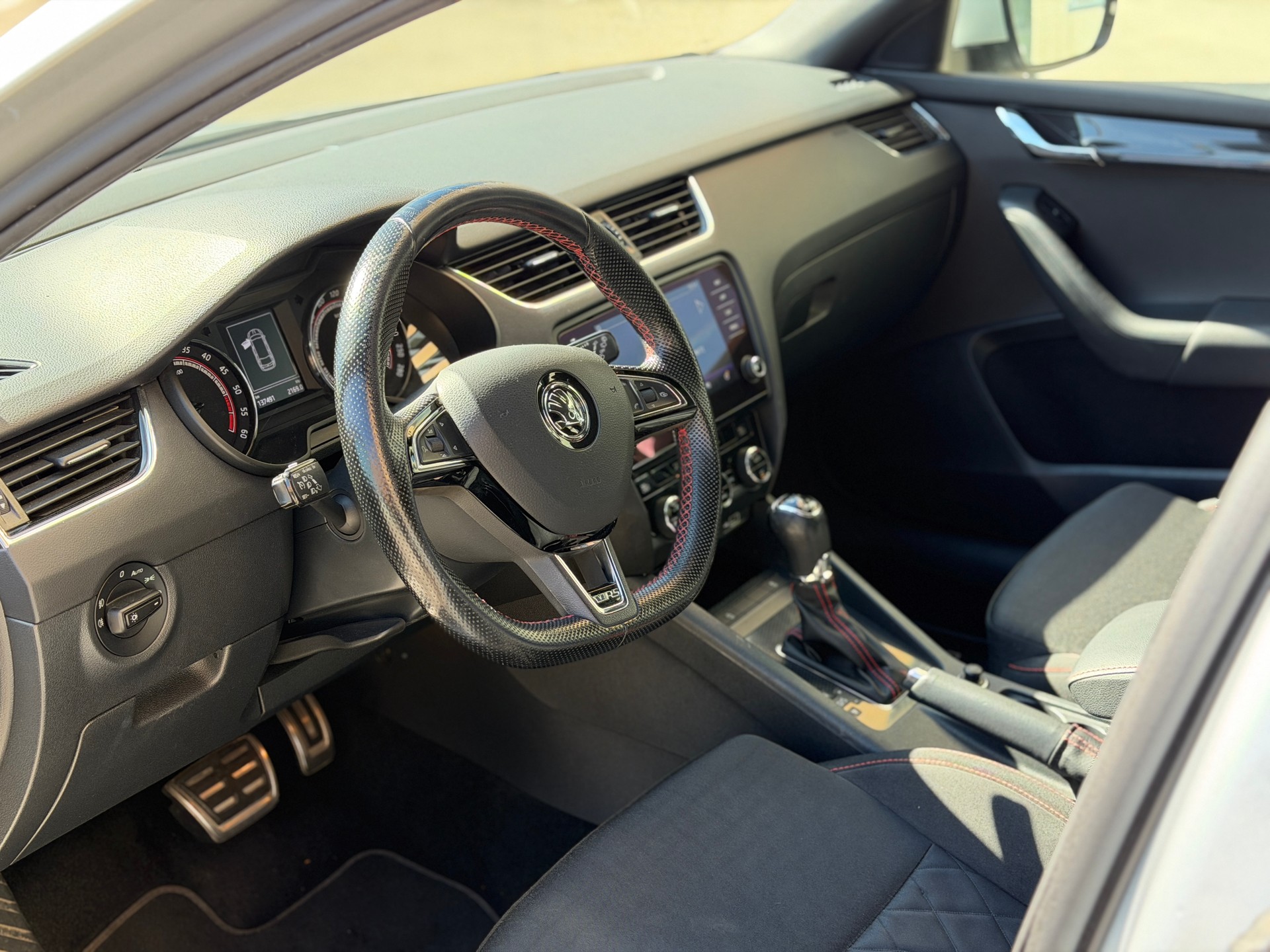 SKODA Octavia Combi 2.0 TDI RS 4x4 DSG-image-14