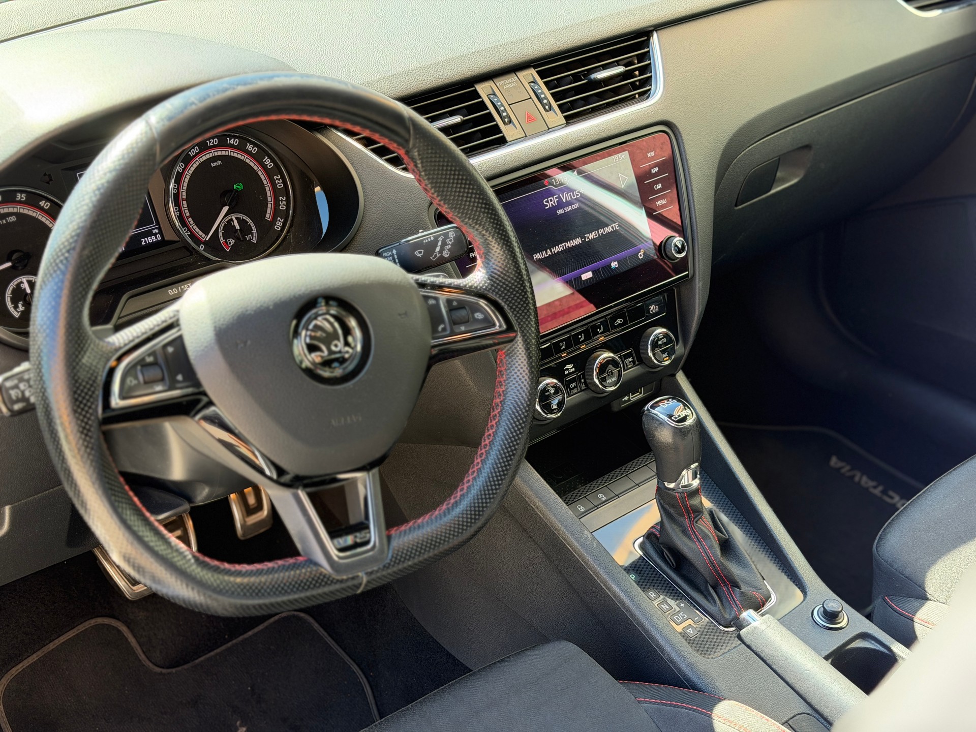 SKODA Octavia Combi 2.0 TDI RS 4x4 DSG-image-17