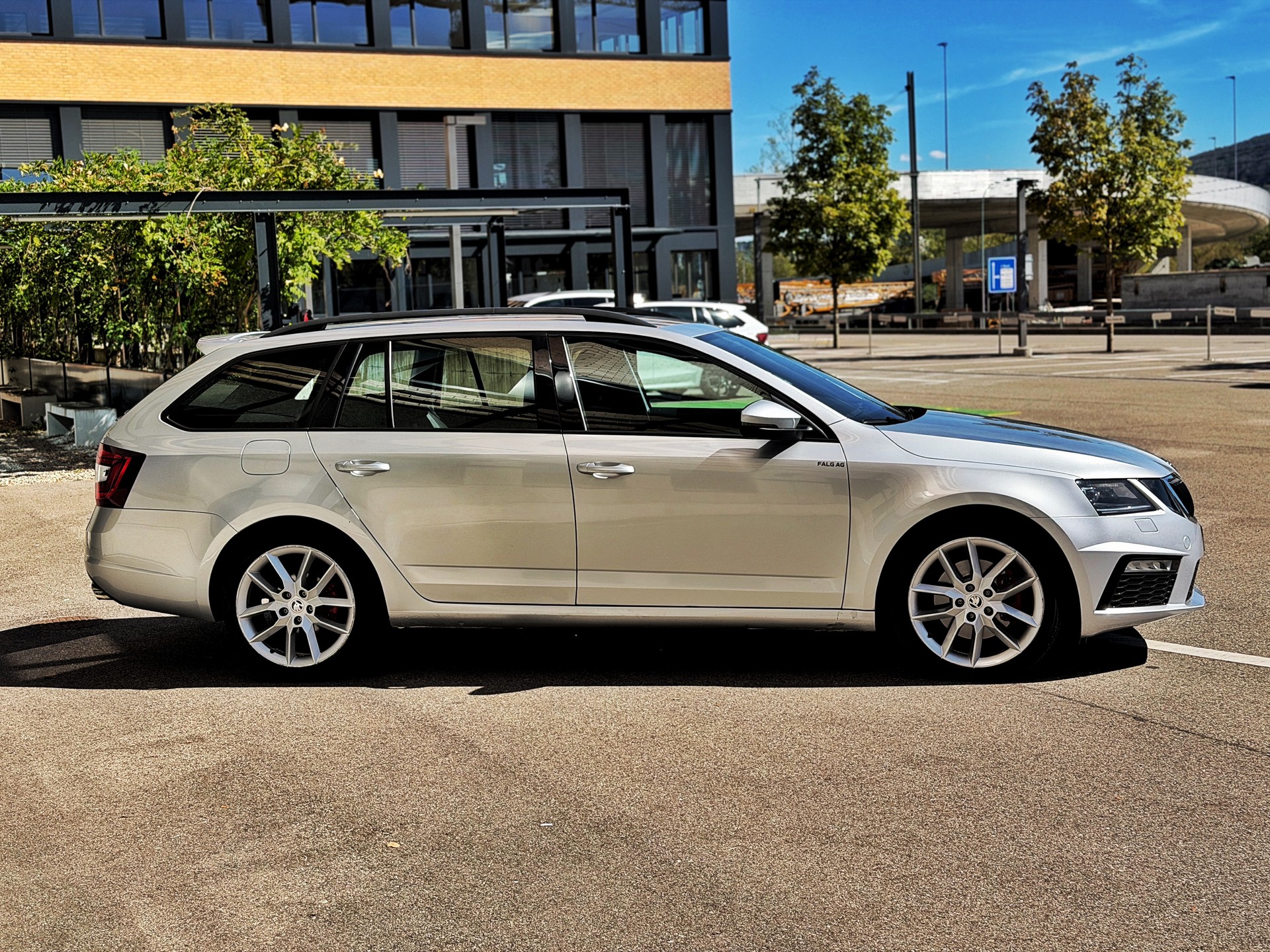 SKODA Octavia Combi 2.0 TDI RS 4x4 DSG-image-4
