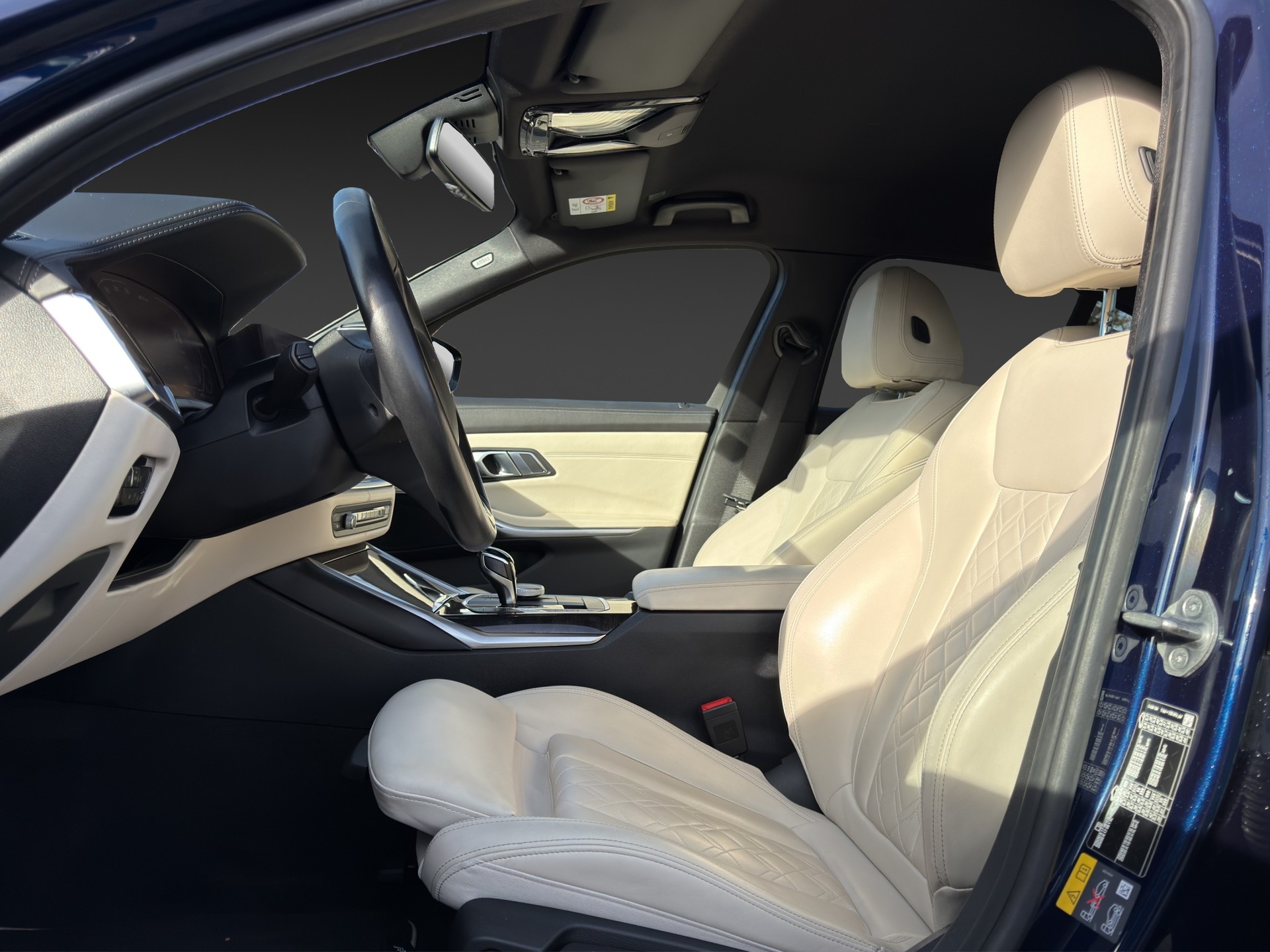 BMW 330e xDrive Sport Line Steptronic-image-11