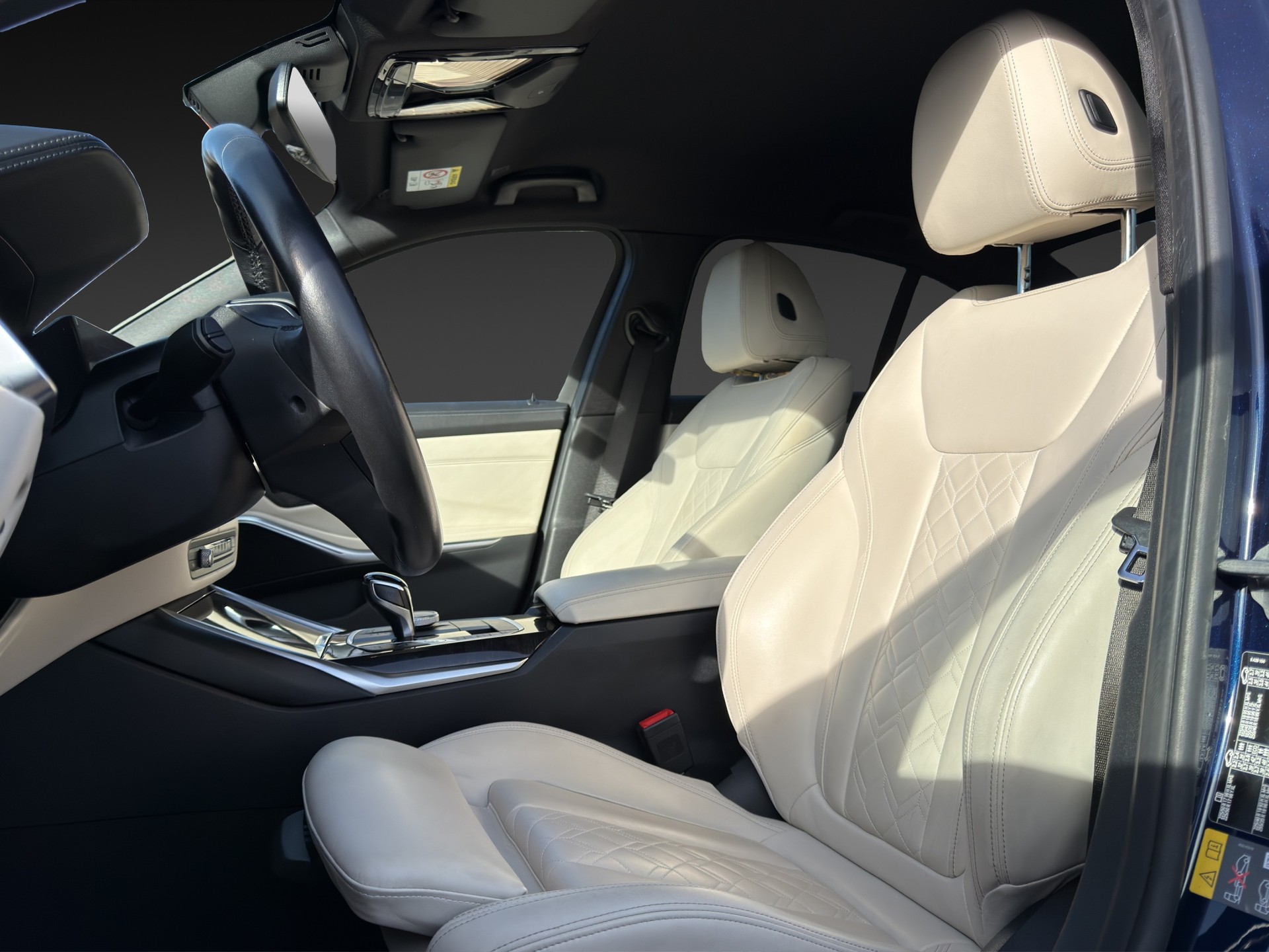 BMW 330e xDrive Sport Line Steptronic-image-10