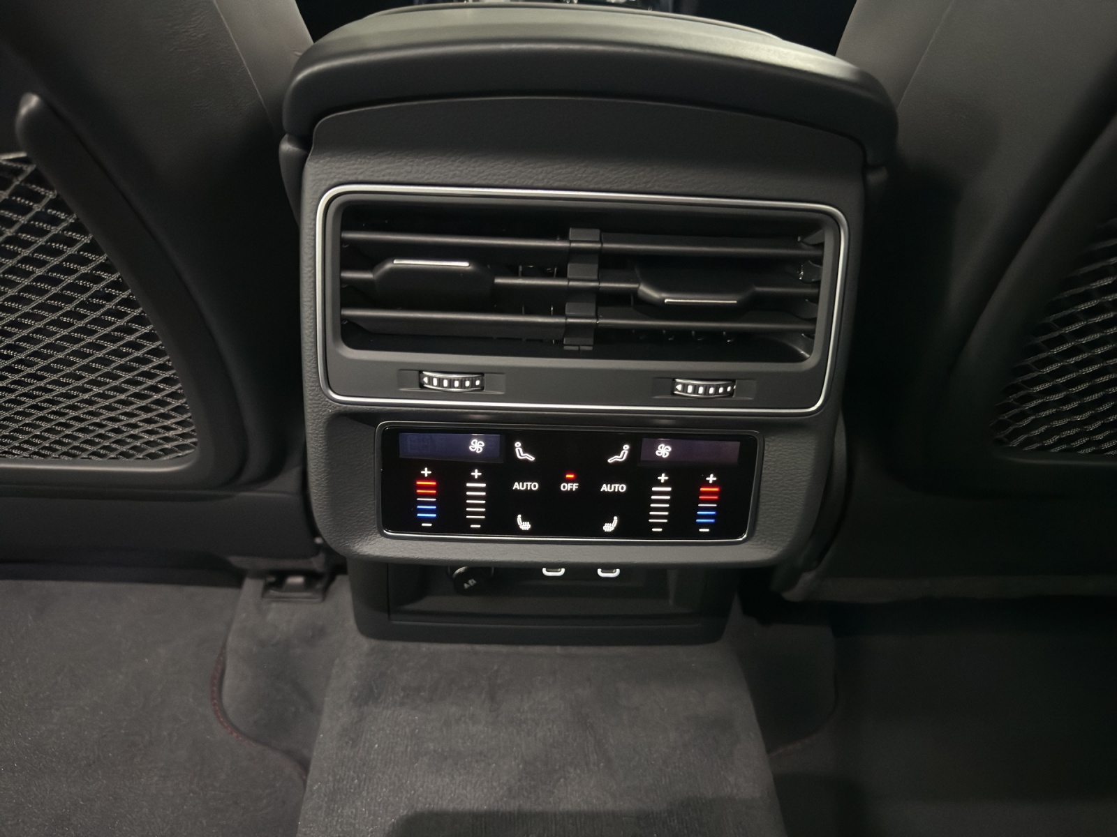 AUDI Q8 TFSI quattro 250 kW tiptronic-image-10