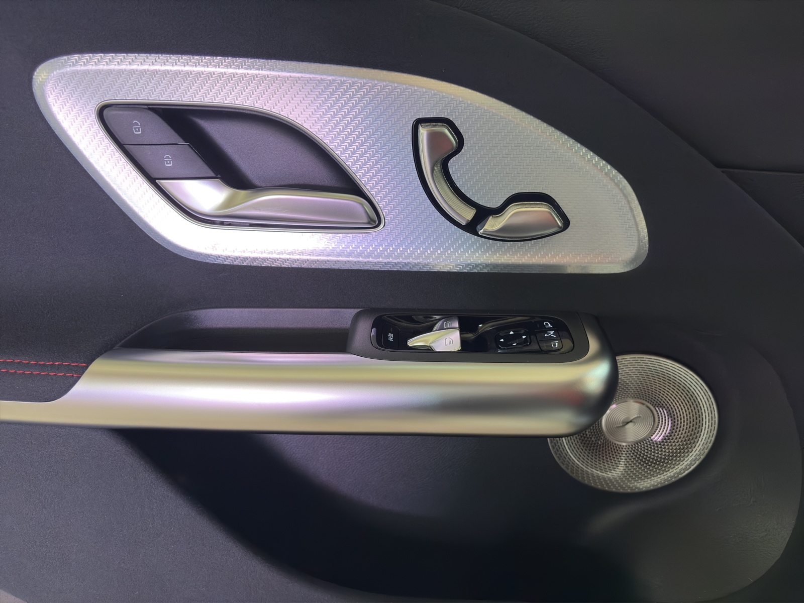 MERCEDES-BENZ GLB 200 4MATIC-image-12