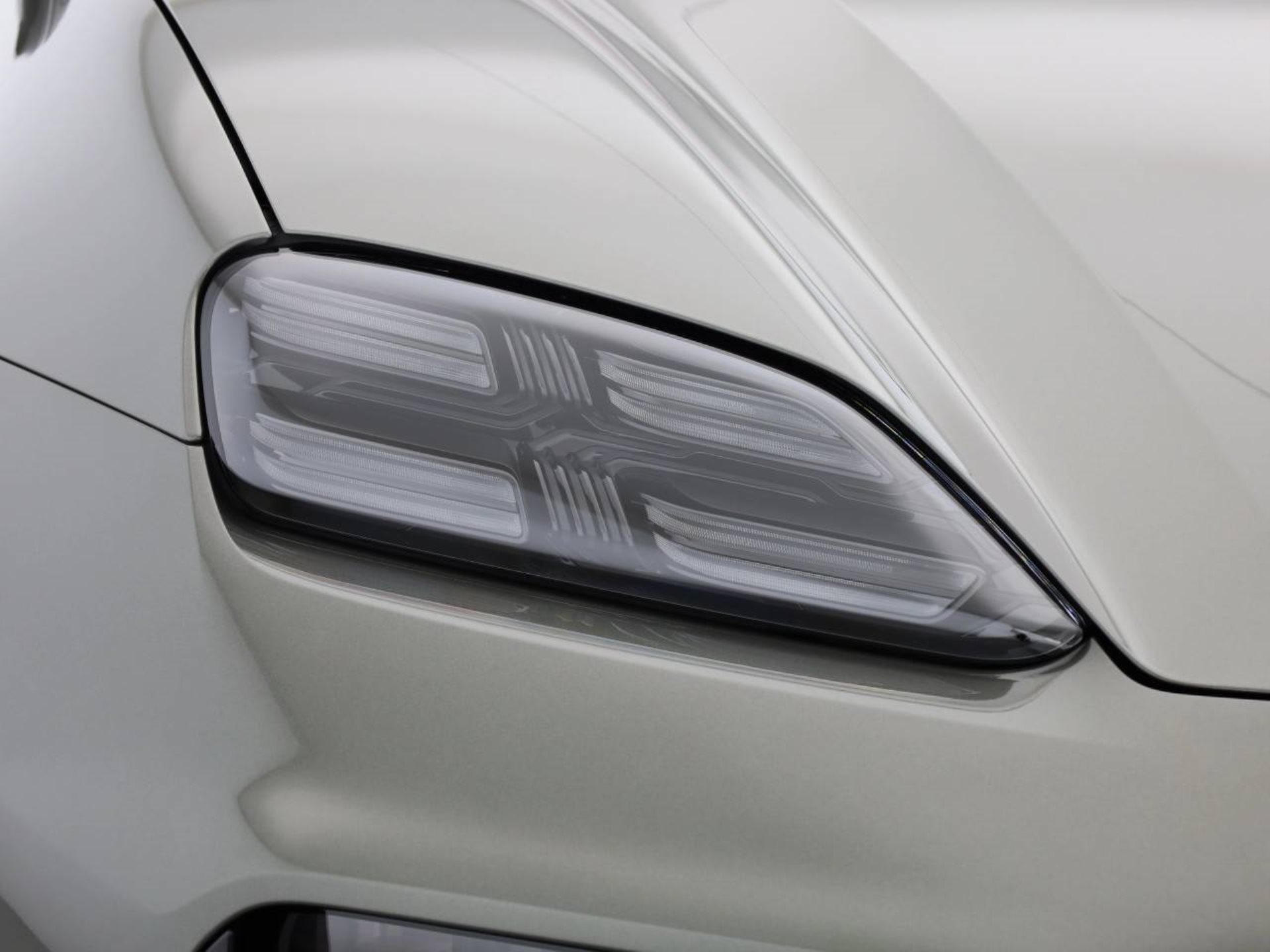 PORSCHE Macan Turbo-image-23