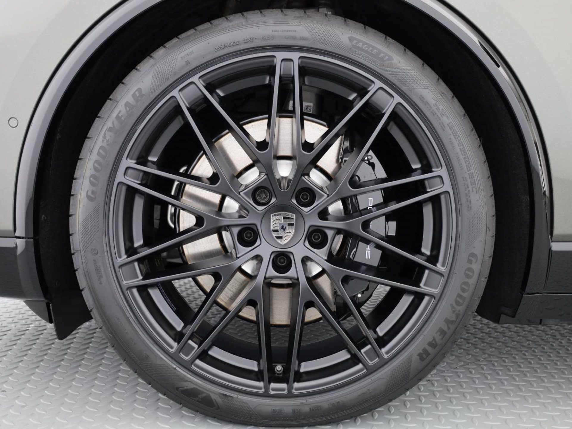PORSCHE Macan Turbo-image-24
