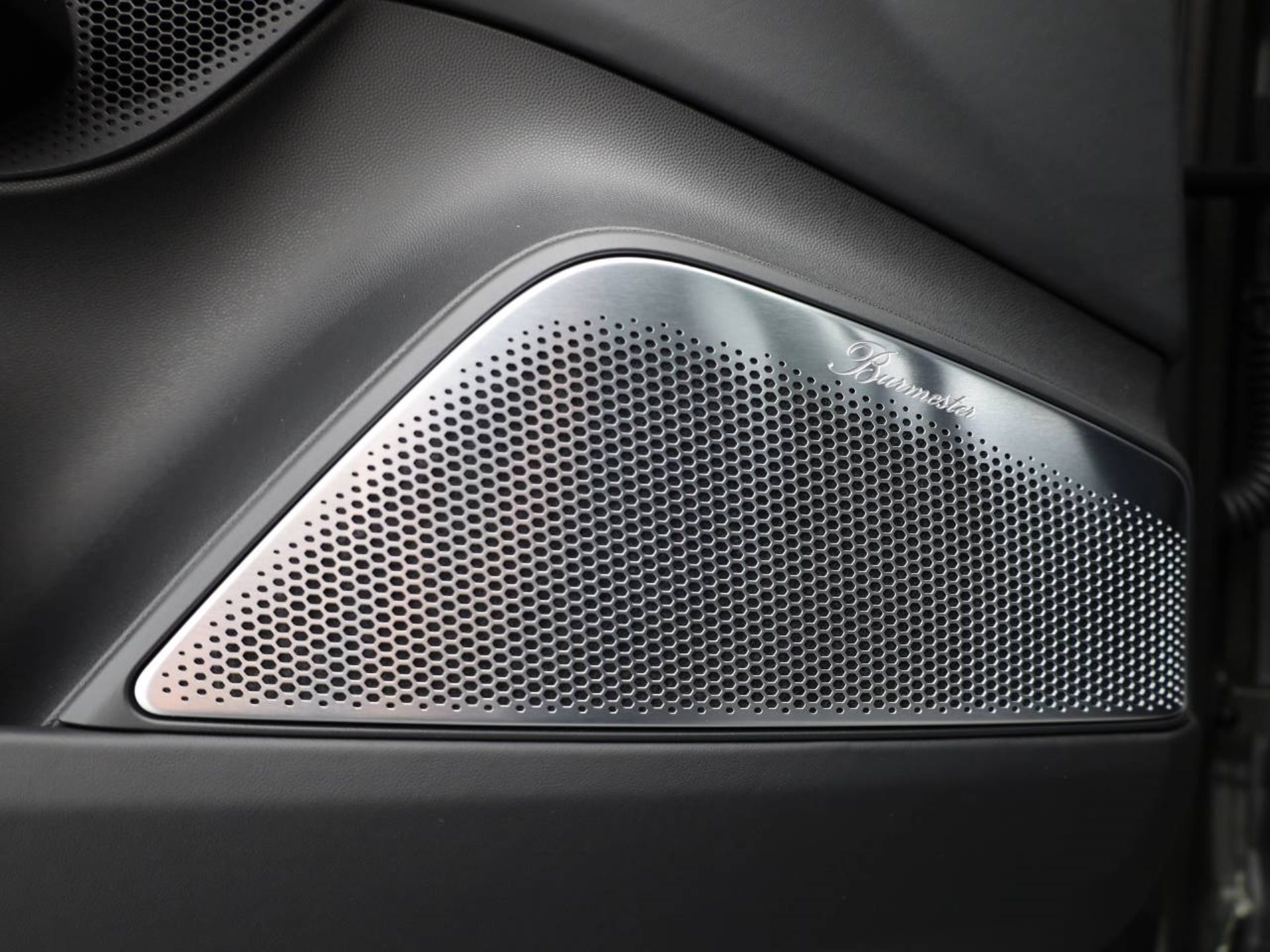 PORSCHE Macan Turbo-image-18