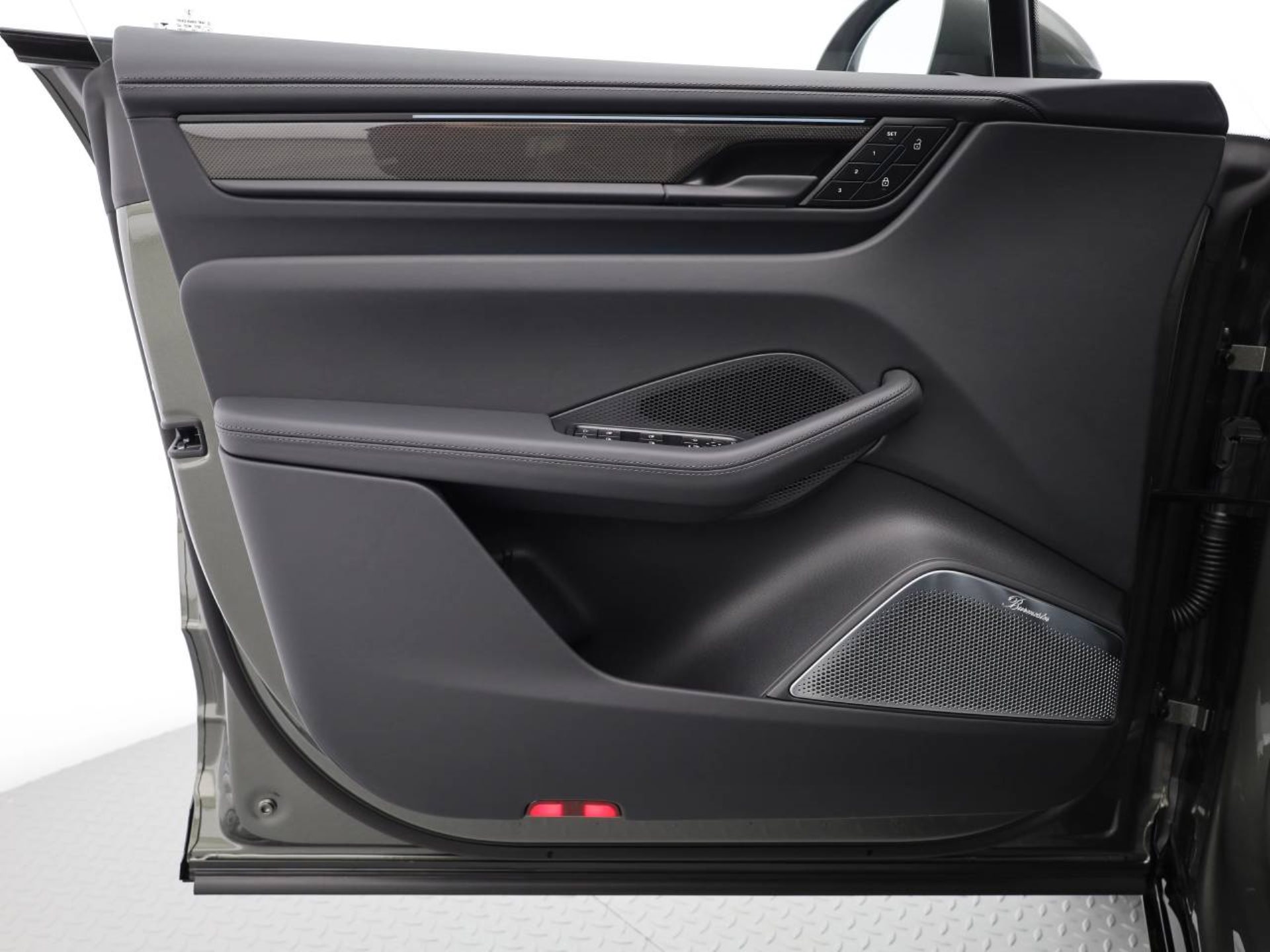 PORSCHE Macan Turbo-image-17