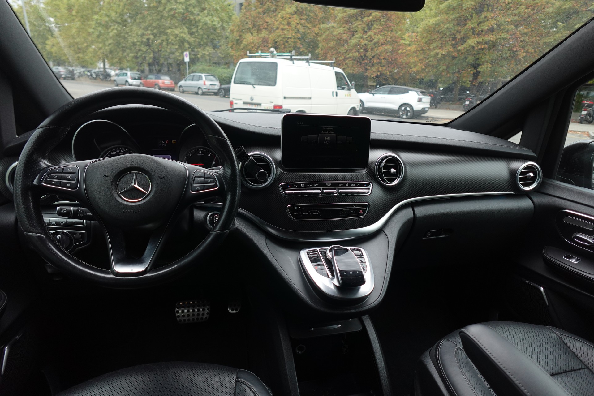 MERCEDES-BENZ V 250 d Swiss Edition extralang 4M 7G-Tronic-image-9