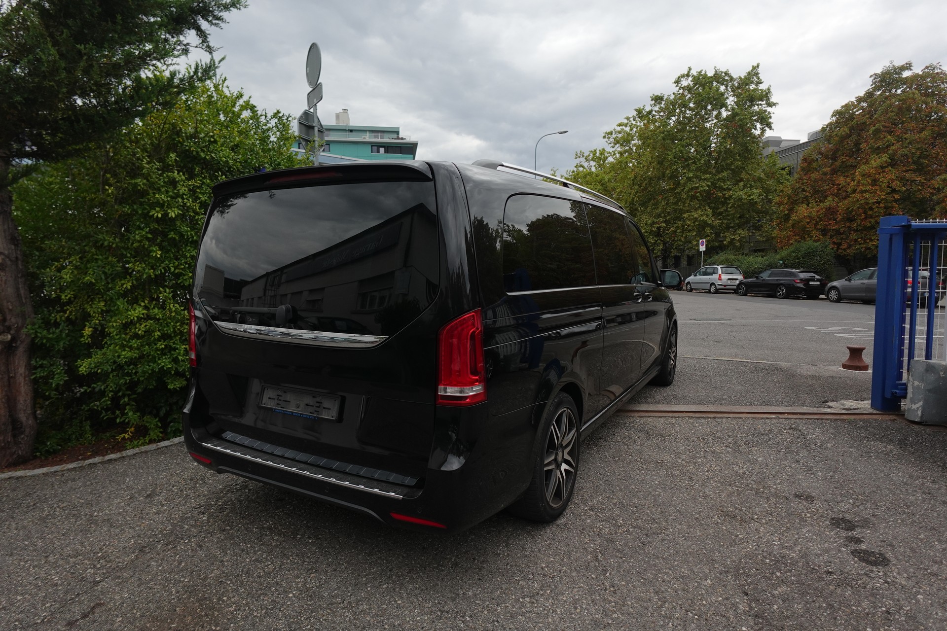 MERCEDES-BENZ V 250 d Swiss Edition extralang 4M 7G-Tronic-image-2