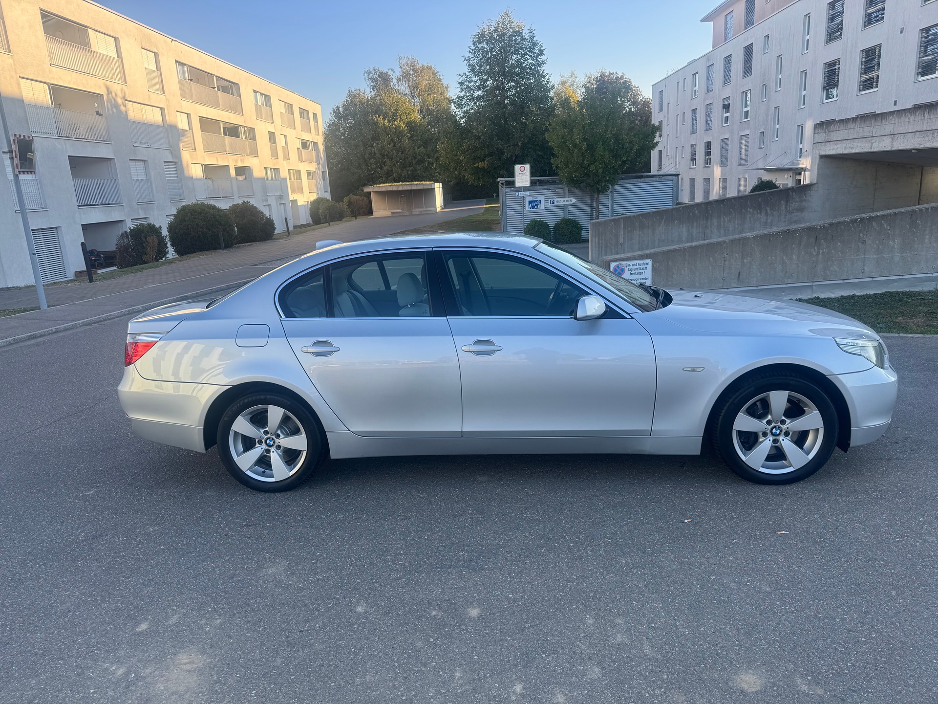 BMW 530xi-image-6