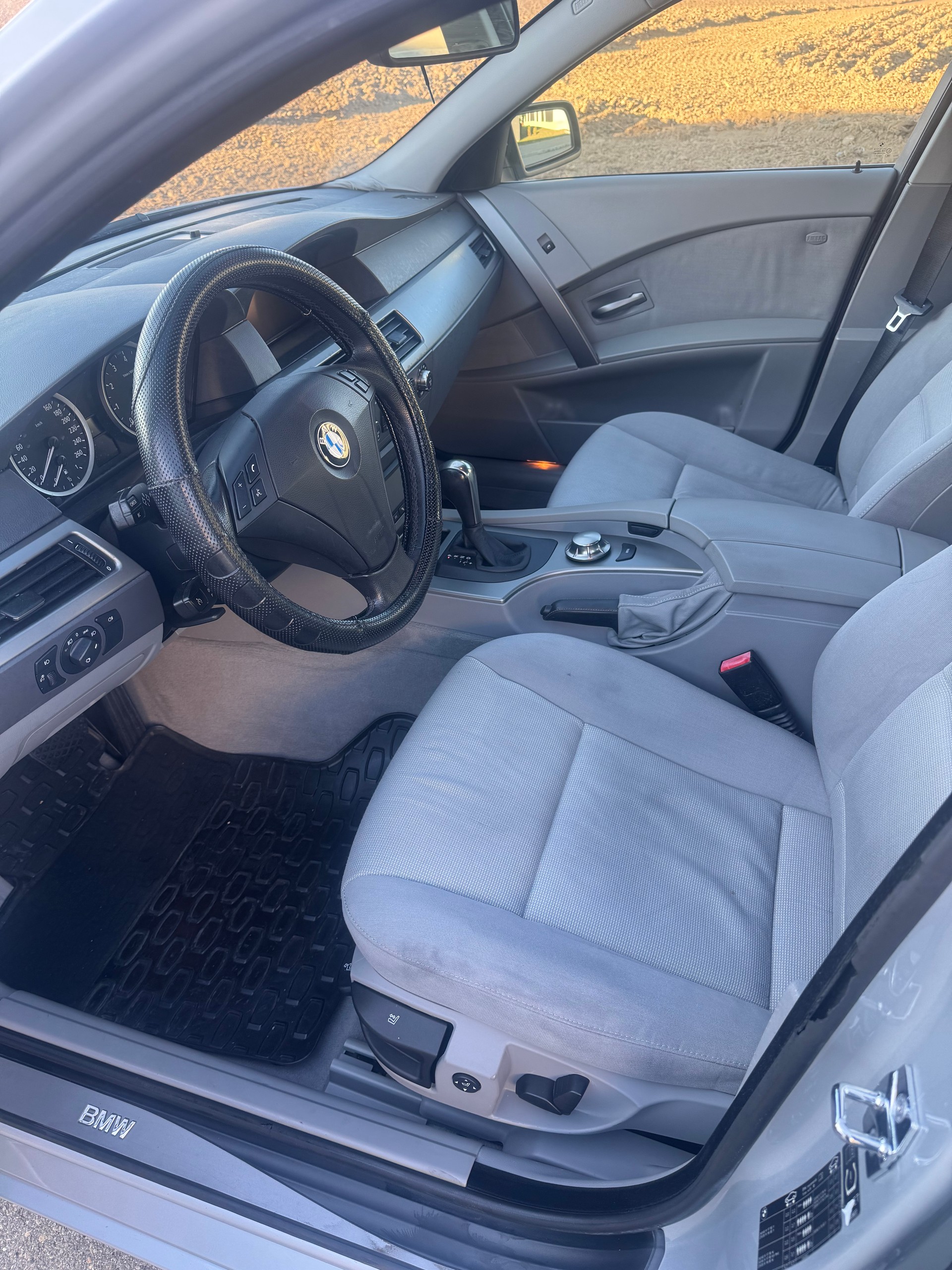 BMW 530xi-image-9
