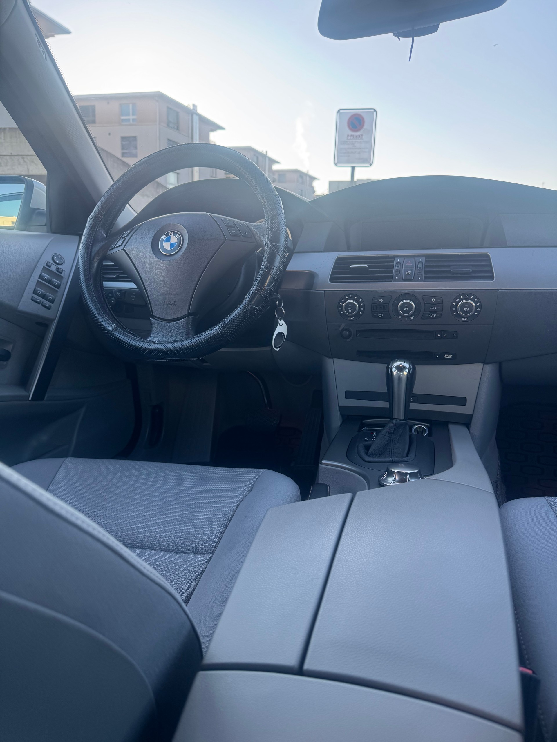 BMW 530xi-image-8