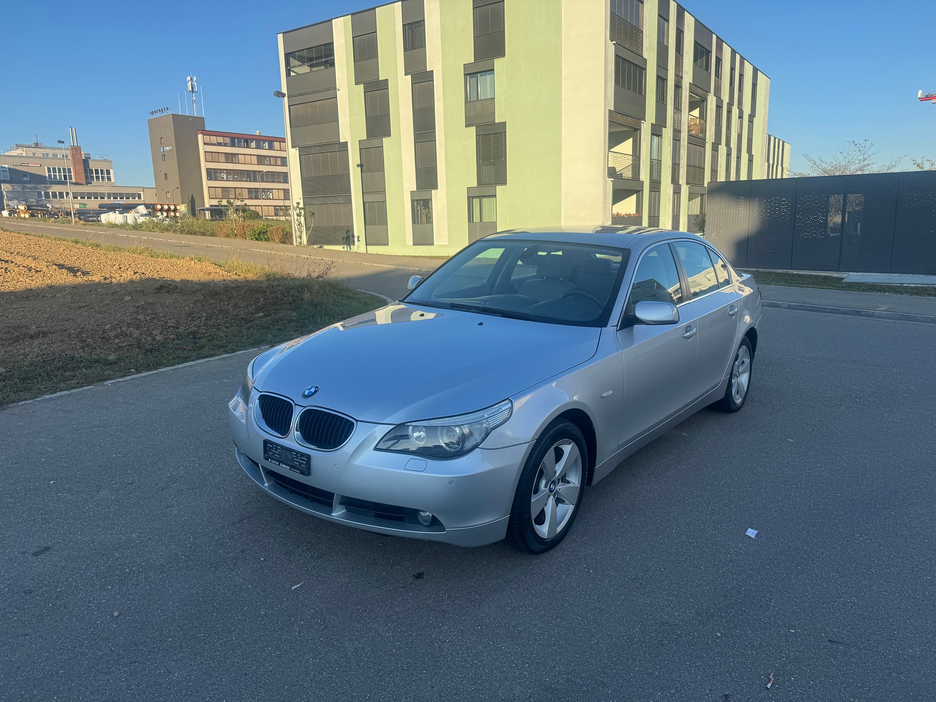 BMW 530xi-image-1