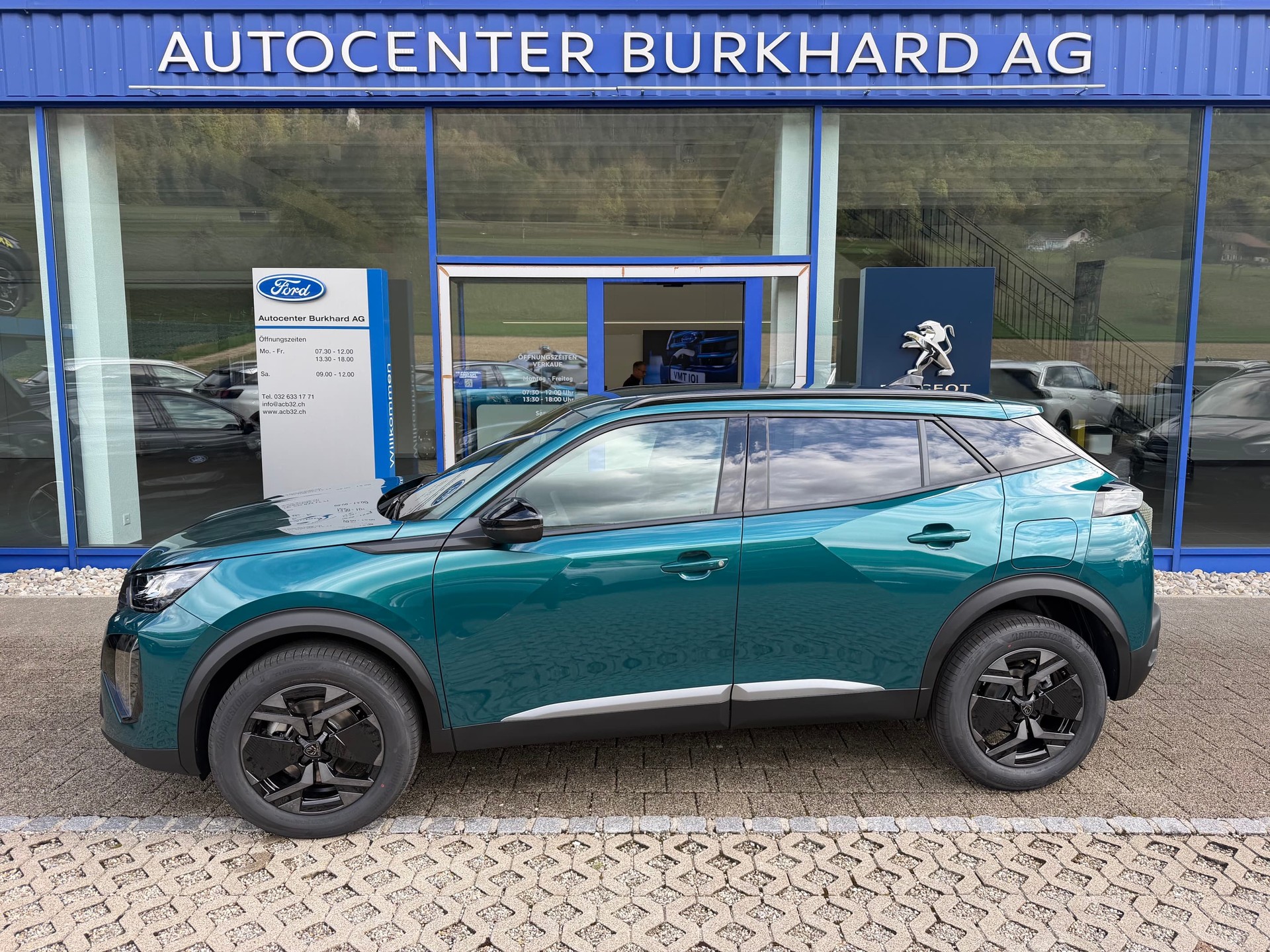 PEUGEOT 2008 1.2 Hybrid 145 Envy