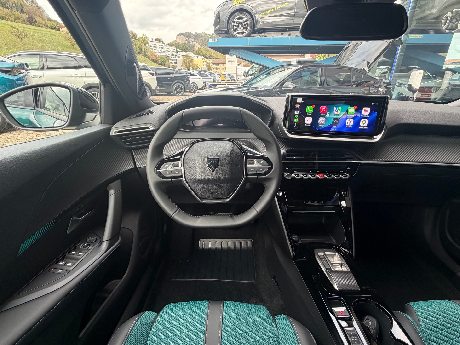 PEUGEOT 2008 1.2 Hybrid 145 Envy-image-10