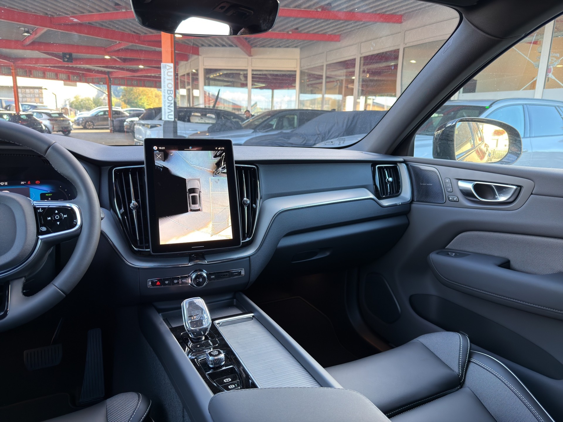 VOLVO XC60 2.0 T8 TE Black Edition eAWD-image-38