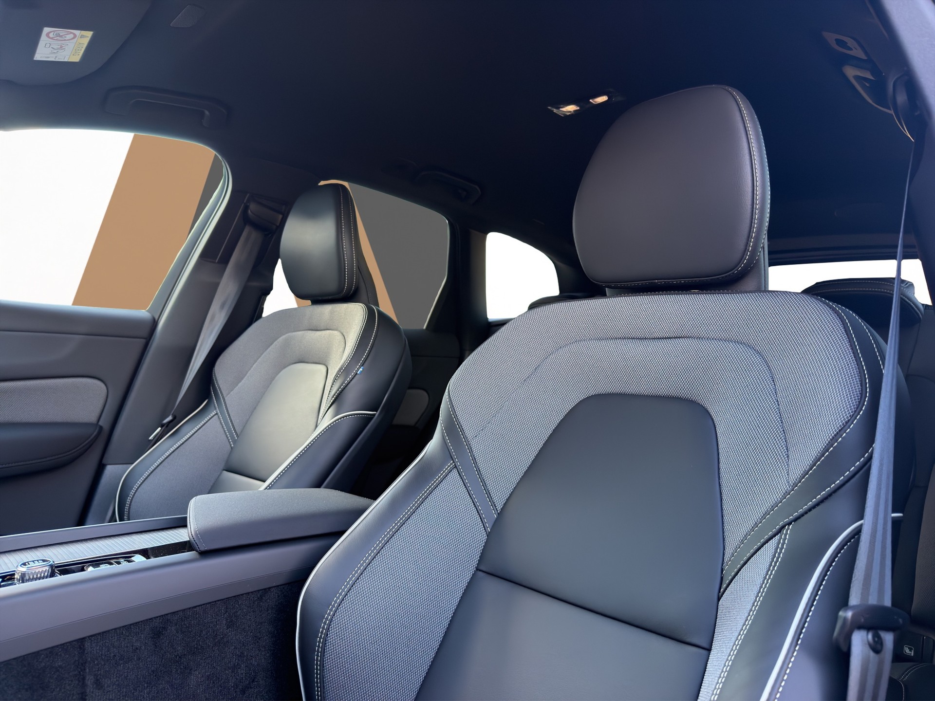 VOLVO XC60 2.0 T8 TE Black Edition eAWD-image-26