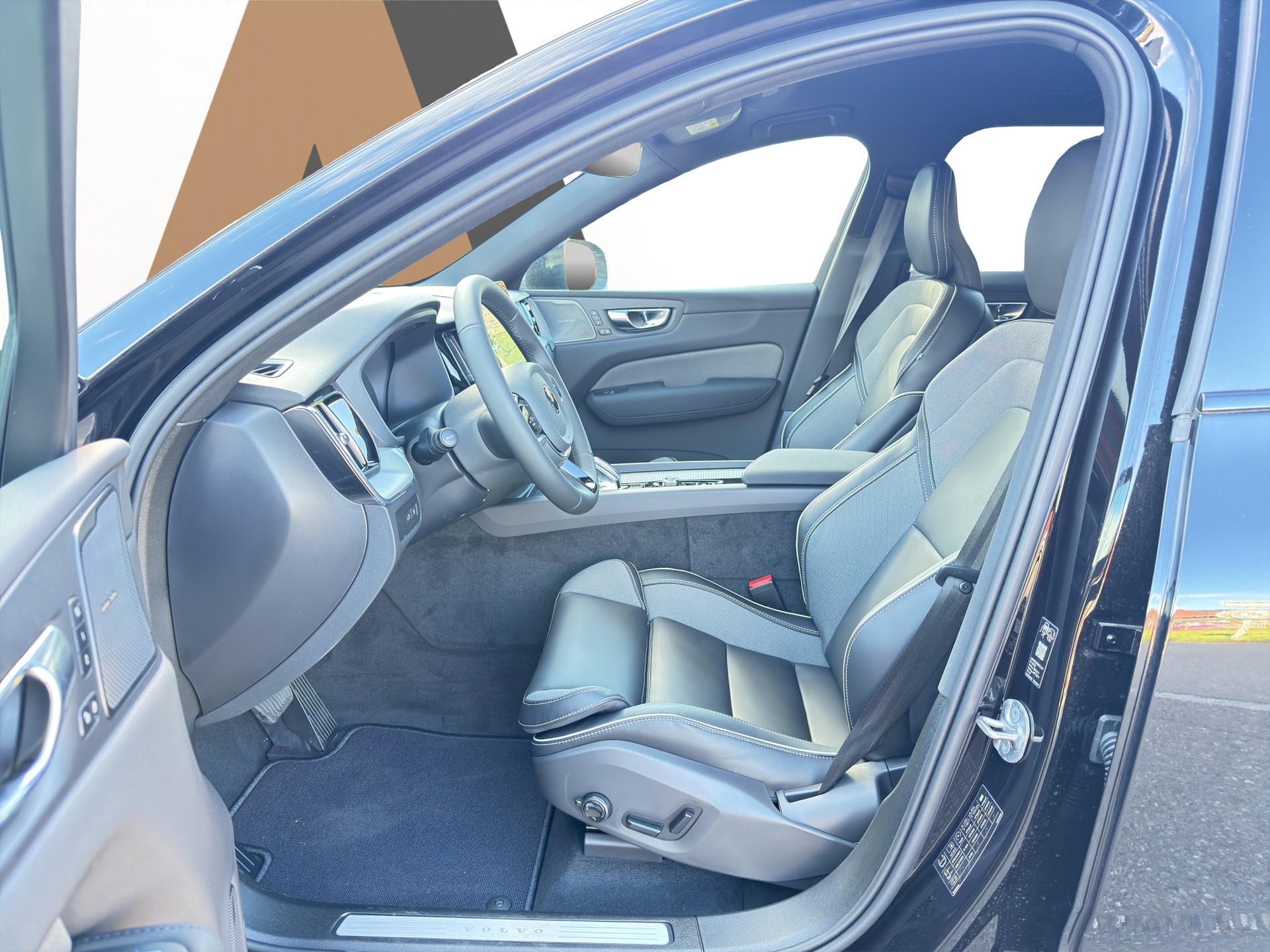VOLVO XC60 2.0 T8 TE Black Edition eAWD-image-8