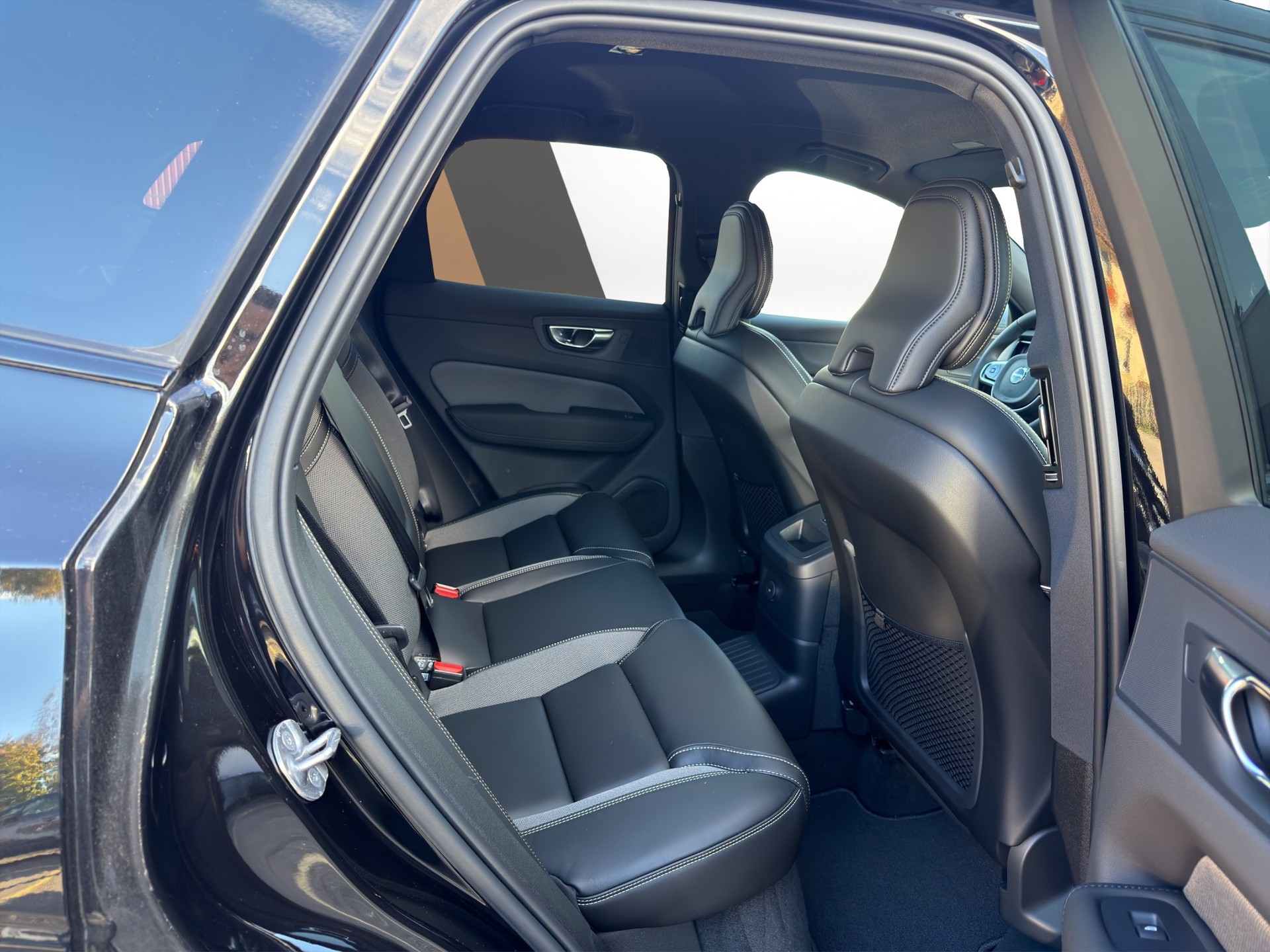 VOLVO XC60 2.0 T8 TE Black Edition eAWD-image-15