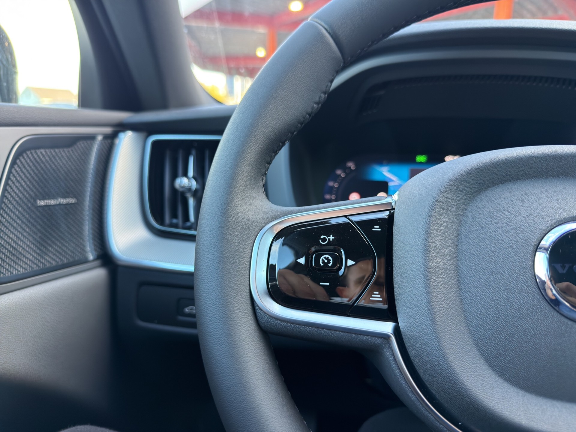 VOLVO XC60 2.0 T8 TE Black Edition eAWD-image-43