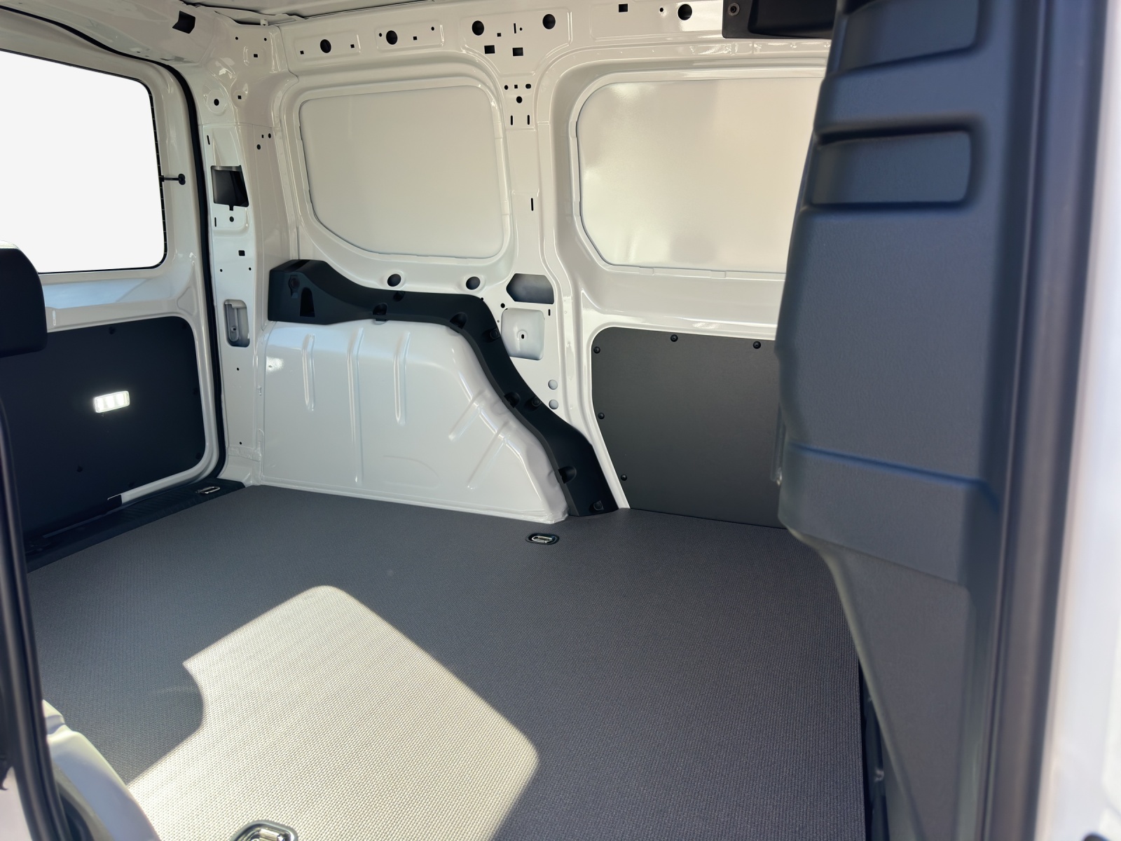 VW Caddy Cargo 1.5 TSI Plug in Hybrid DSG-image-11