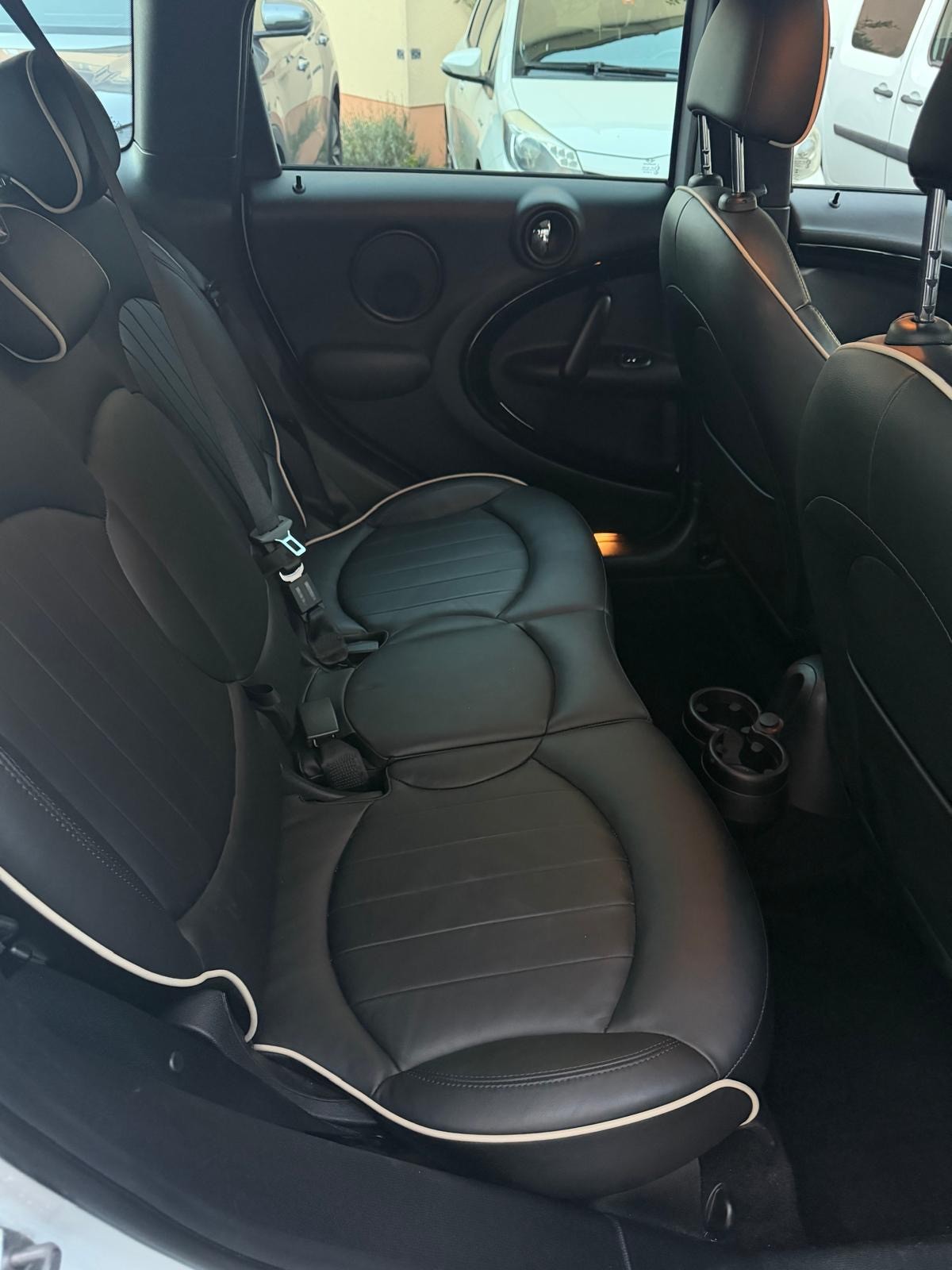 MINI 1.6i Cooper S ALL4-image-4