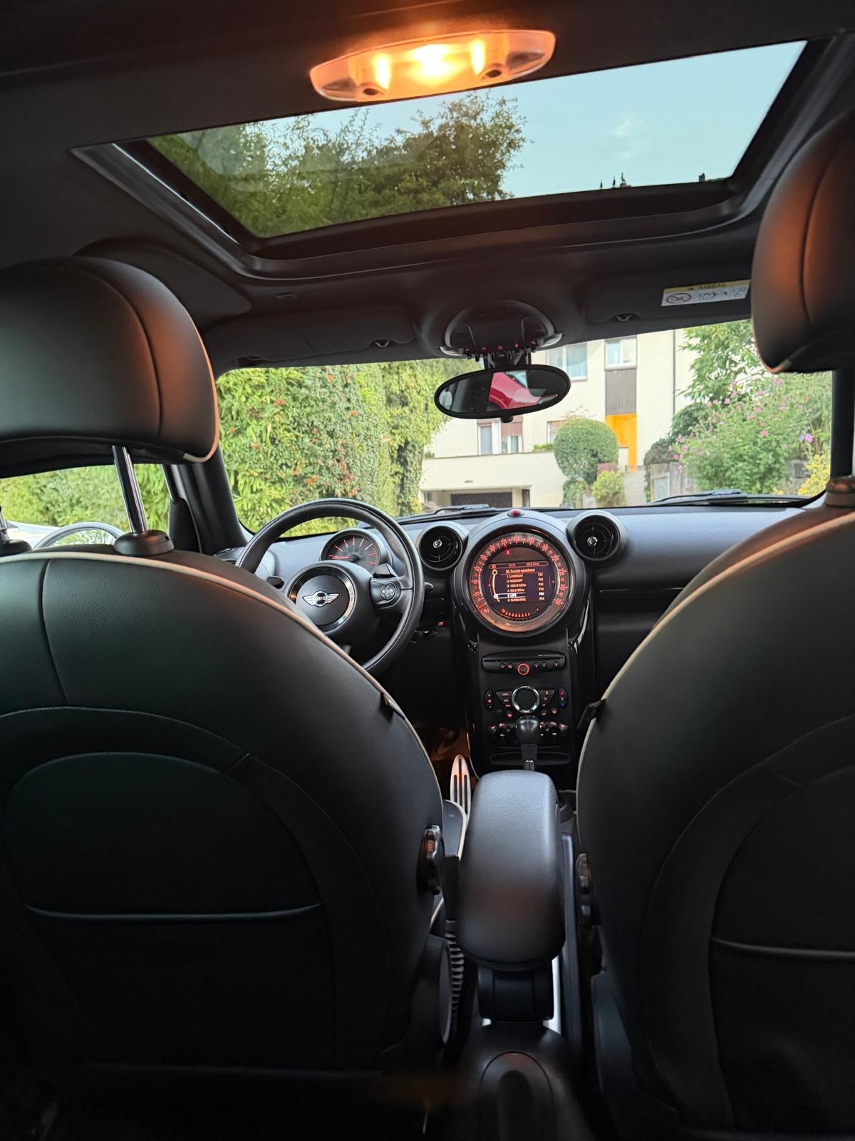 MINI 1.6i Cooper S ALL4-image-3
