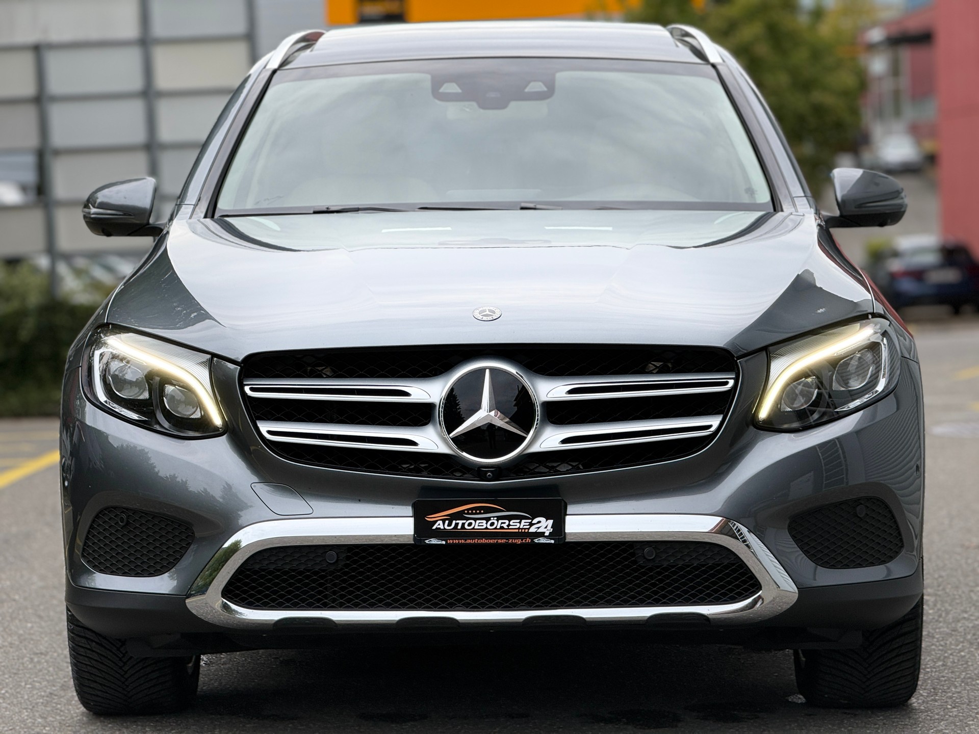MERCEDES-BENZ GLC 250 4Matic 9G-Tronic-showroom-element-2