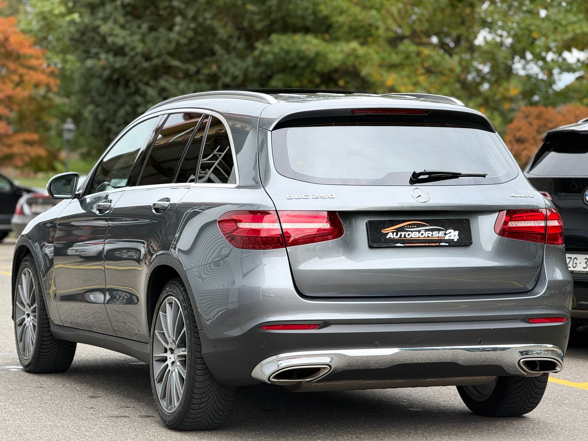MERCEDES-BENZ GLC 250 4Matic 9G-Tronic-showroom-element-3