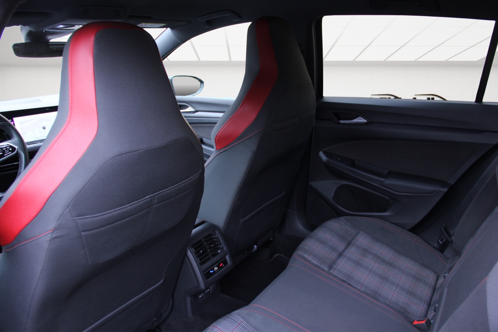 VW Golf 2.0 TSI GTI DSG-image-9