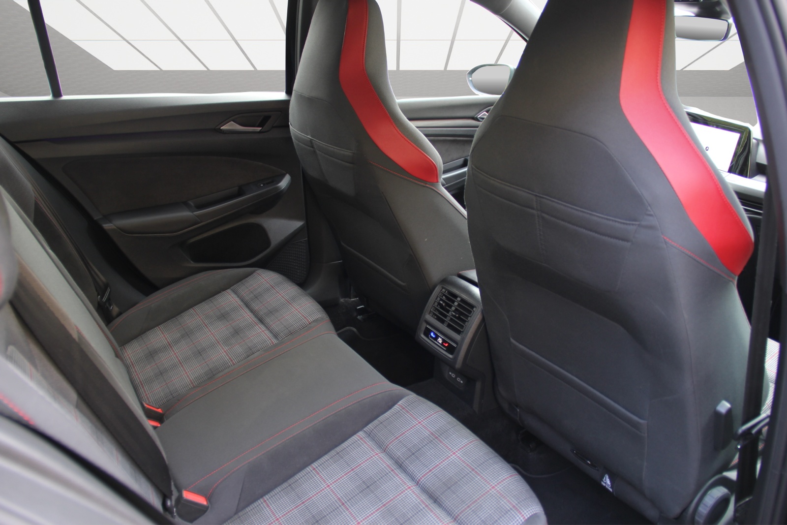 VW Golf 2.0 TSI GTI DSG-image-11
